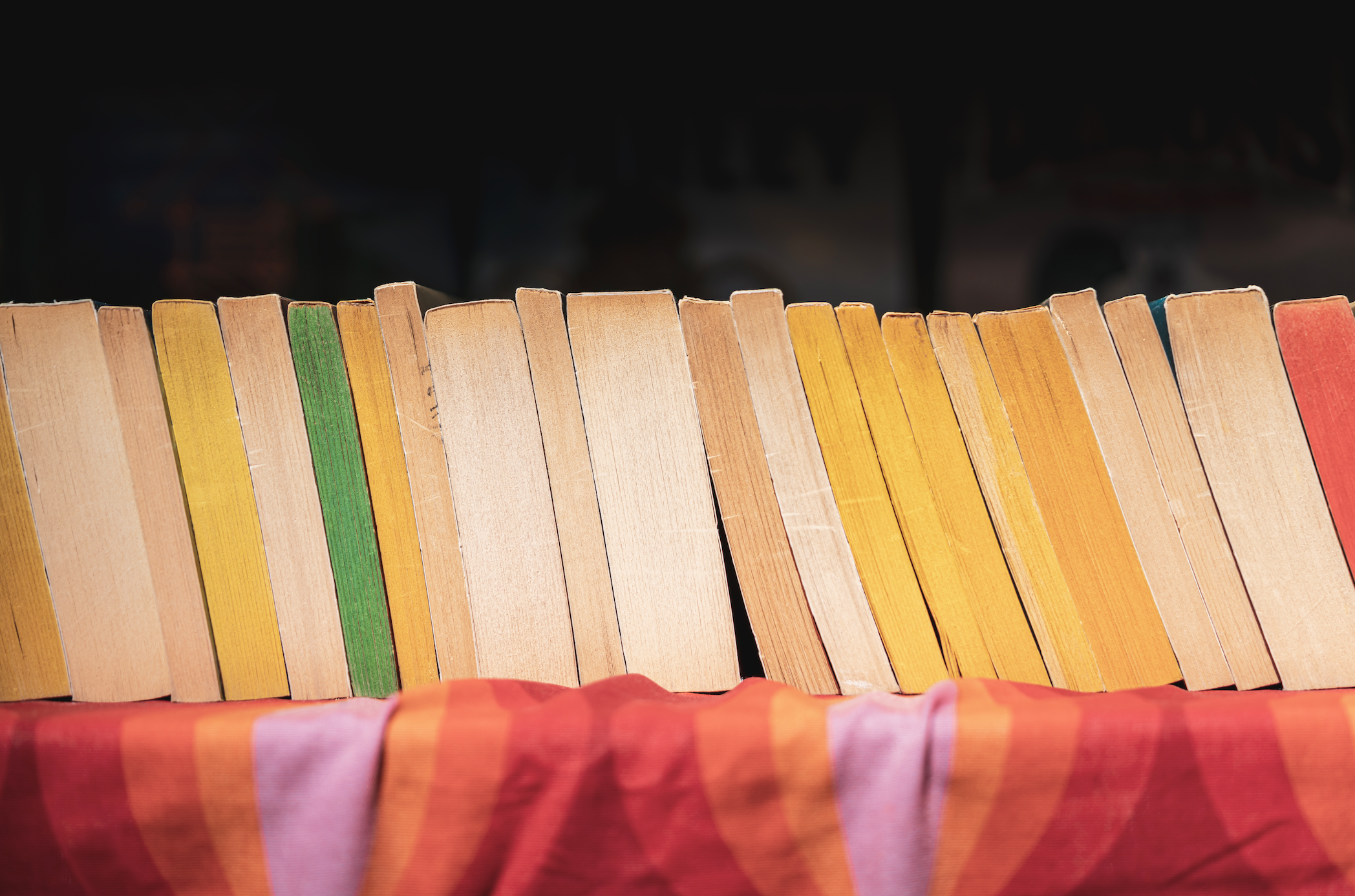 叩访读书人的家，展现当代中国文化生活多彩画卷｜钛空藏书馆