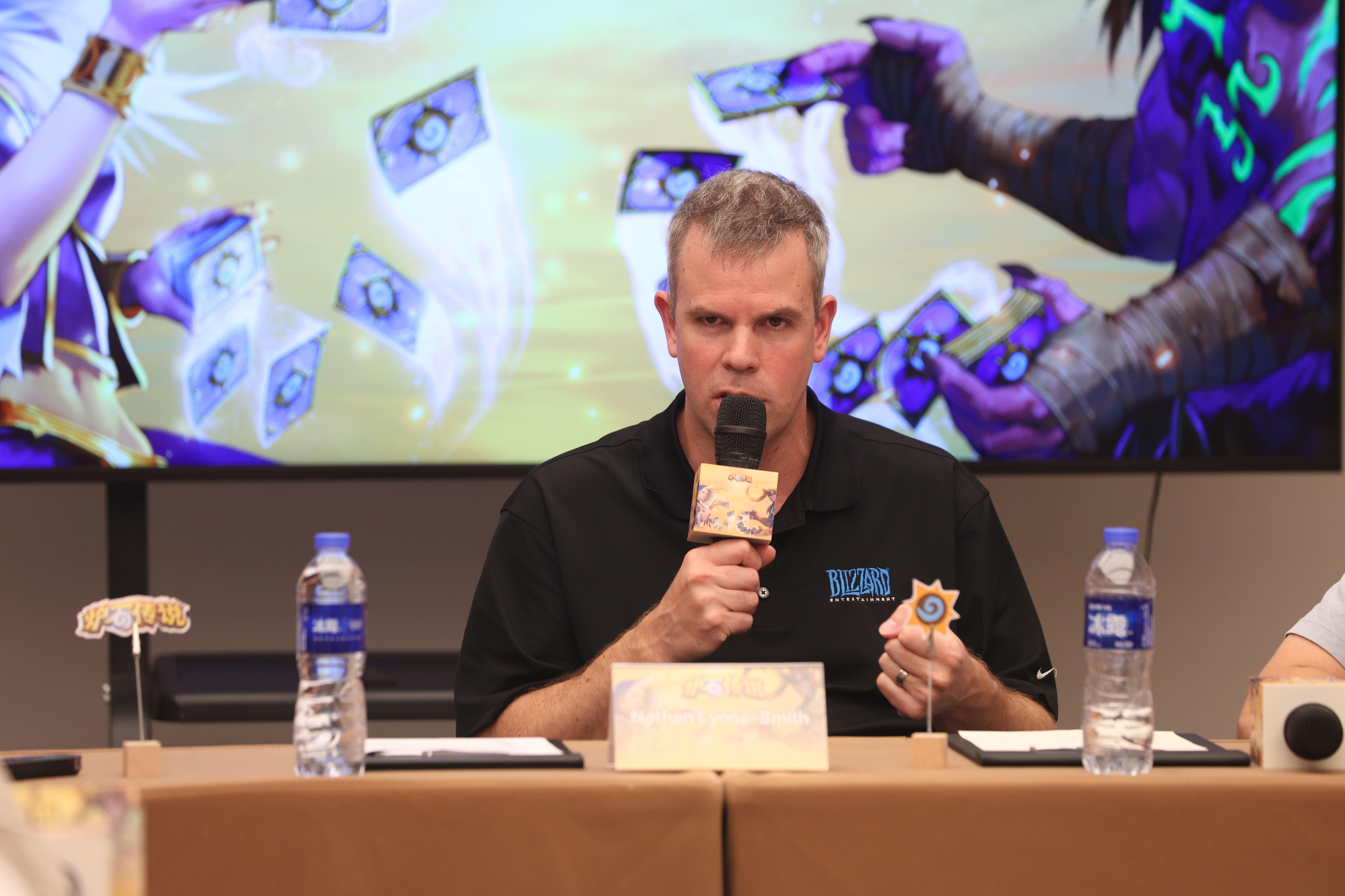 《炉石传说》执行制作人内森&middot;里昂史密斯（Nathan Lyons-Smith），图片由官方提供