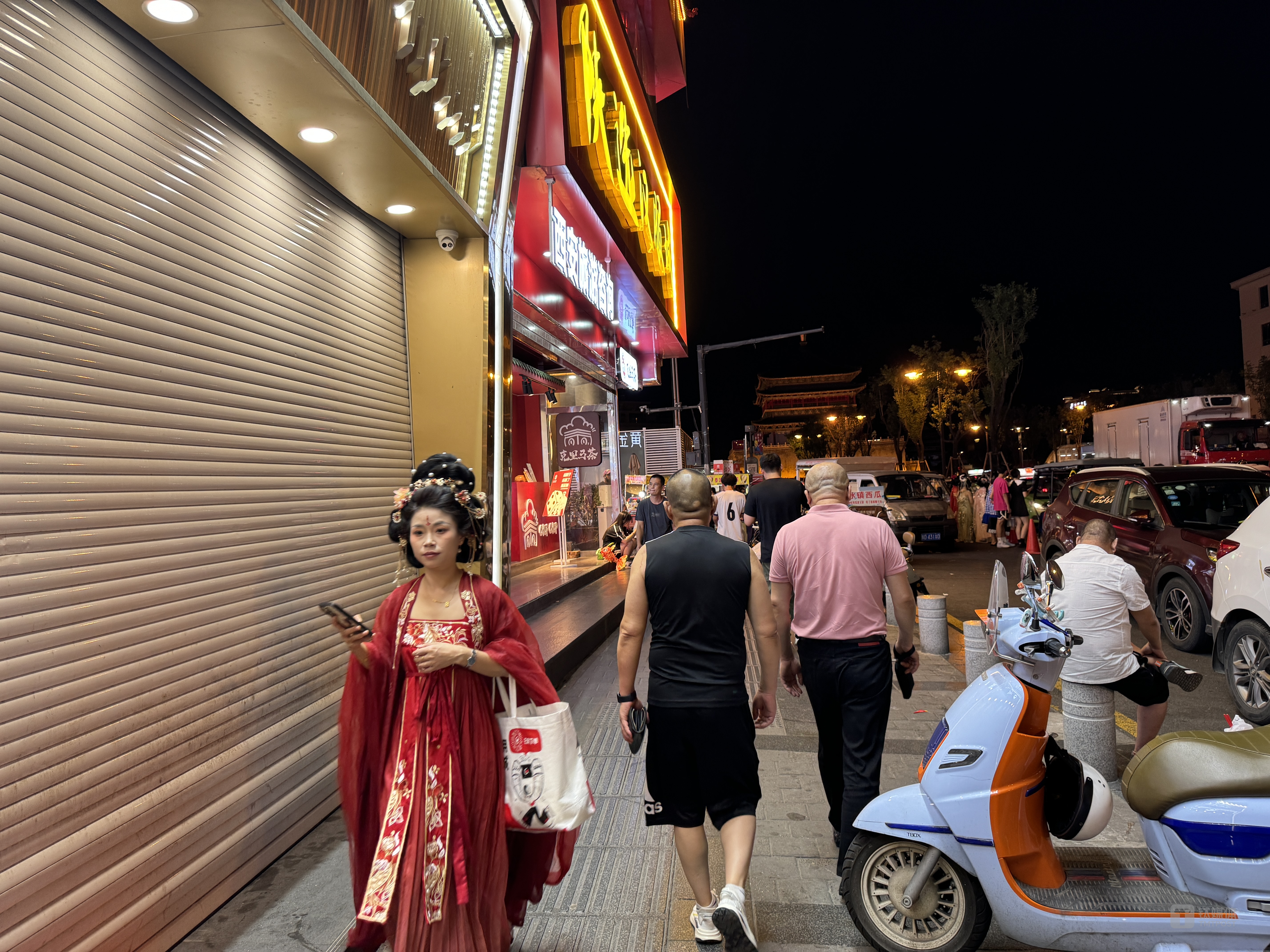 西安旅游激进押注“万澳系”：转型焦虑下的一步险棋 |钛媒体深度