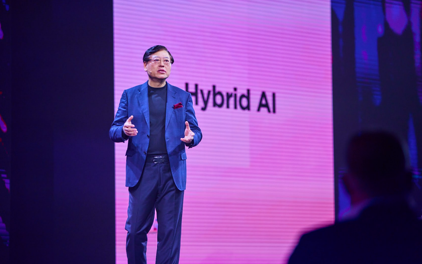 联想持续推进混合式人工智能战略，英伟达、英特尔等AI六大巨头齐聚站台