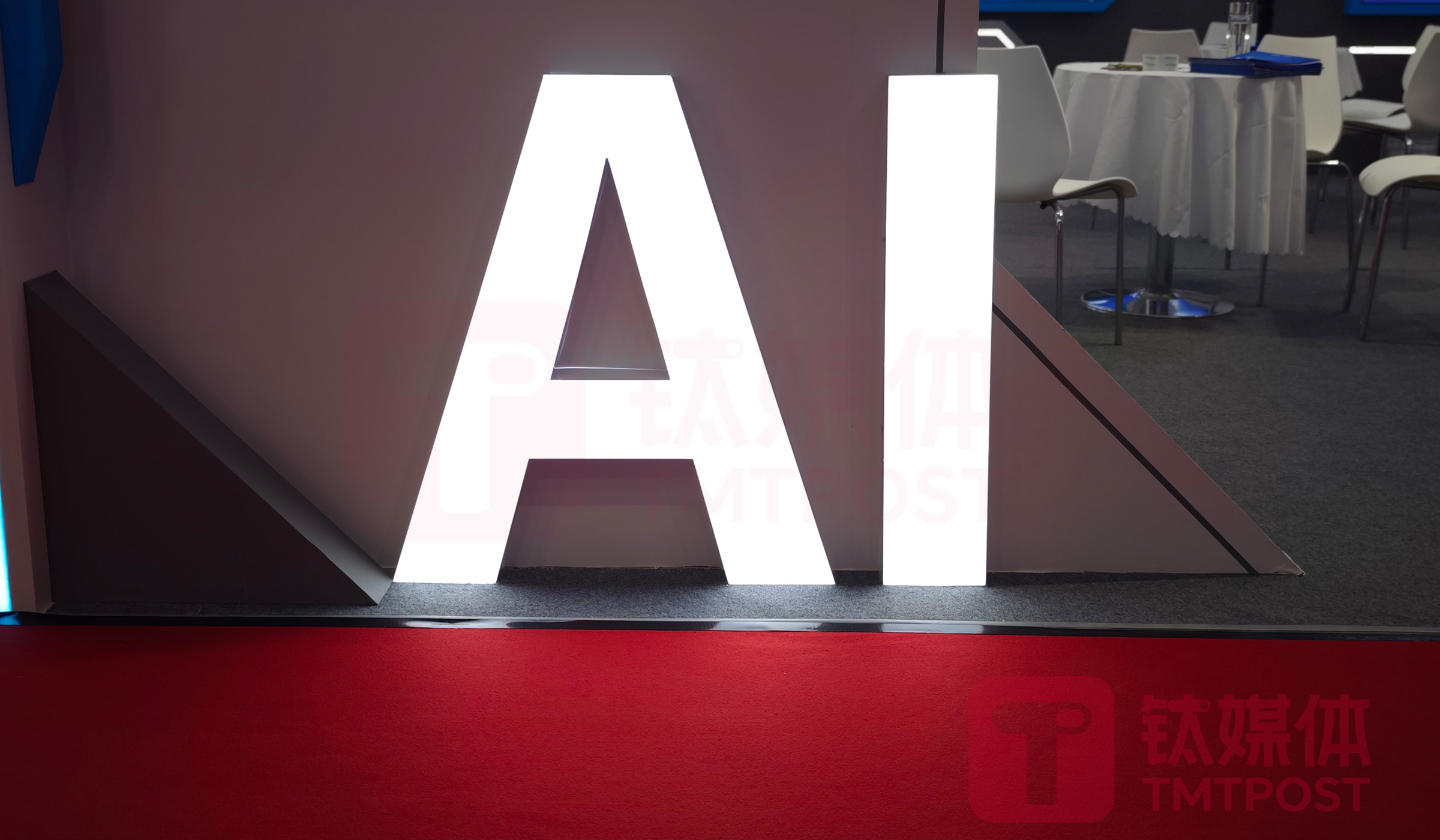 中国大模型要用Infra“降本增效”｜钛媒体AGI