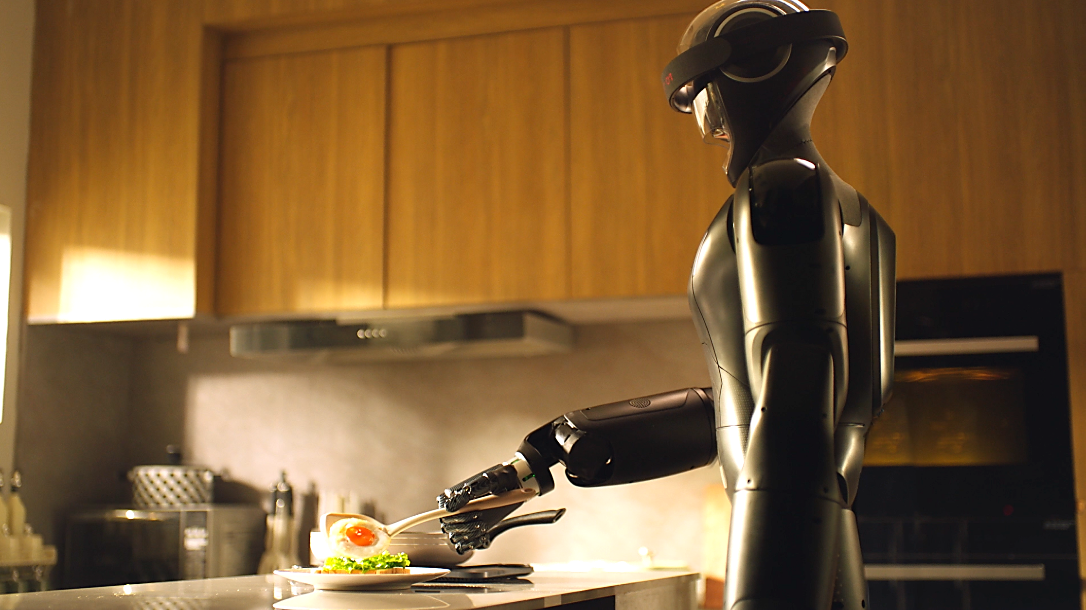 国产双足人形机器人灵宝CASBOT 01发布，计划明年迭代1-2轮后小规模量产｜钛媒体AGI