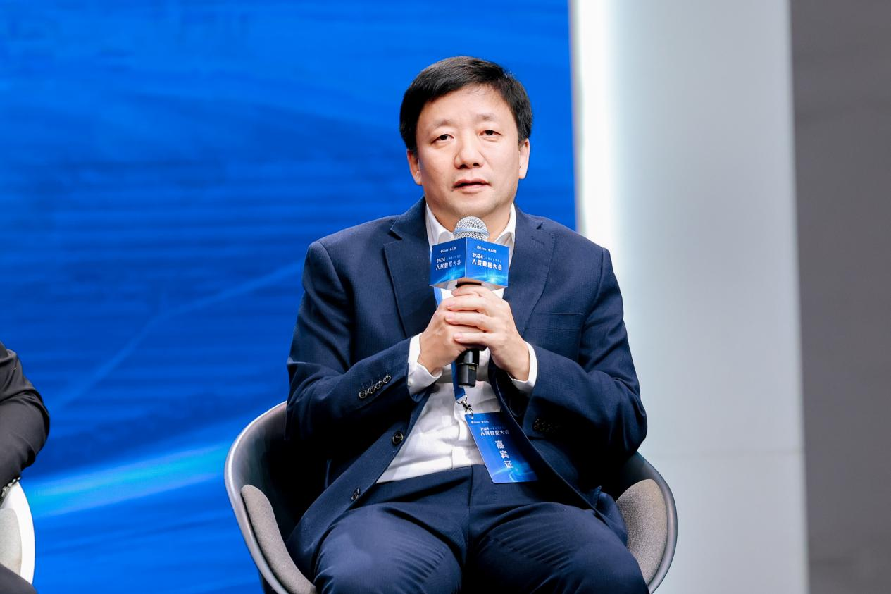 （图：迈瑞医疗高级副总裁李新胜圆桌对话）