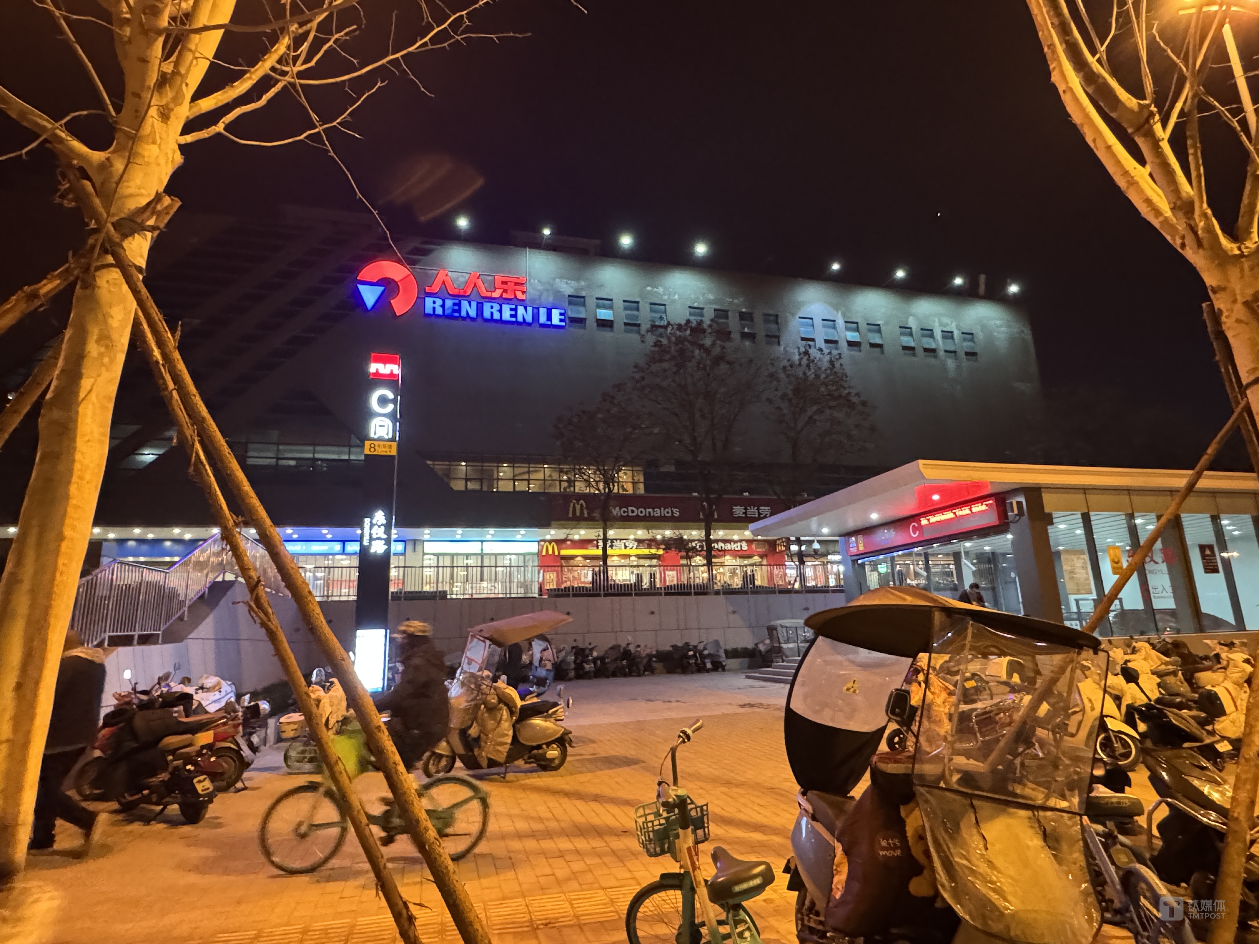 腾挪“保壳”中的人人乐：准歇业、异动和购物卡“窟窿” | 钛媒体深度