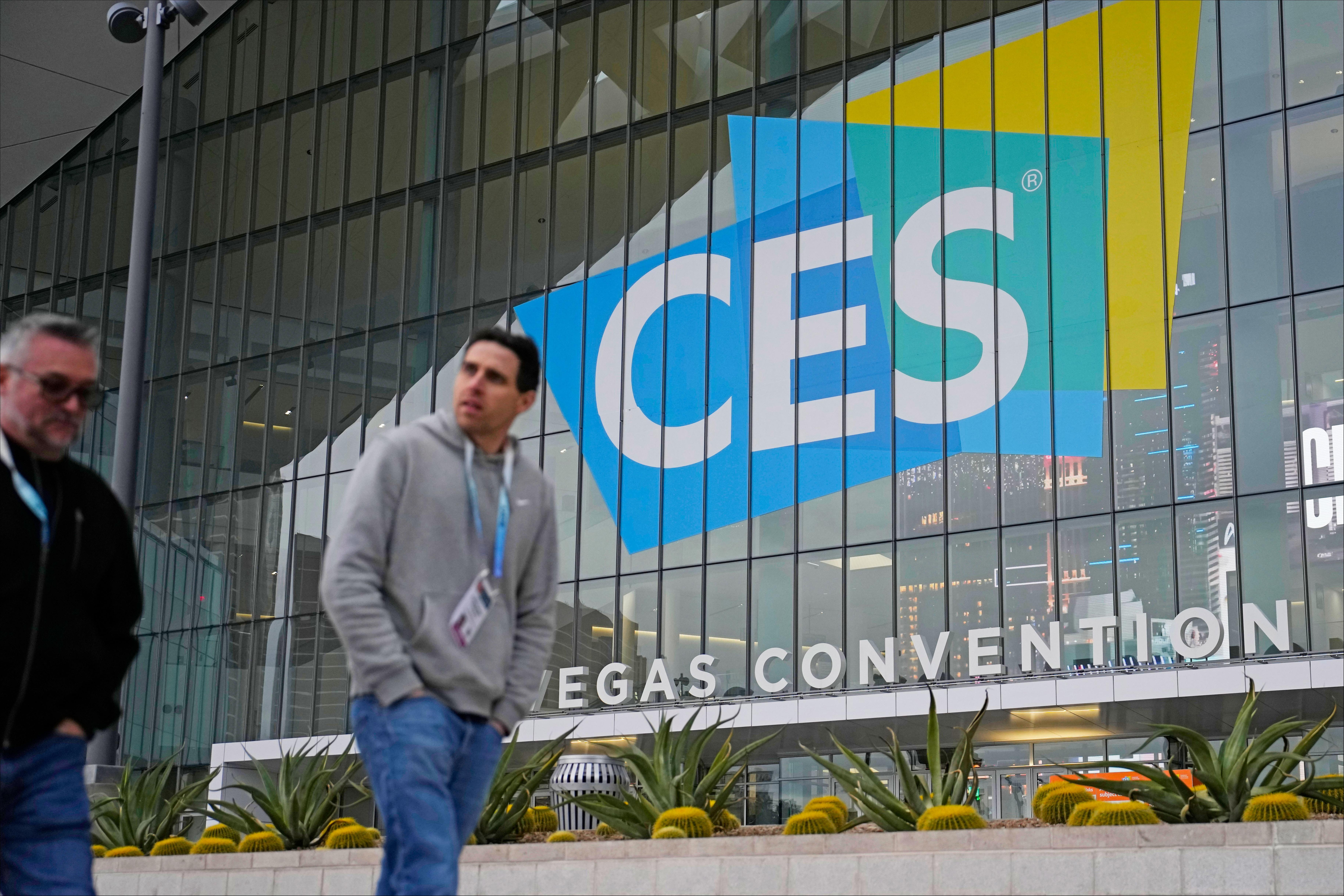 CES 2025展会观察：英特尔、AMD等芯片巨头激战AI芯片，智能硬件成新热门