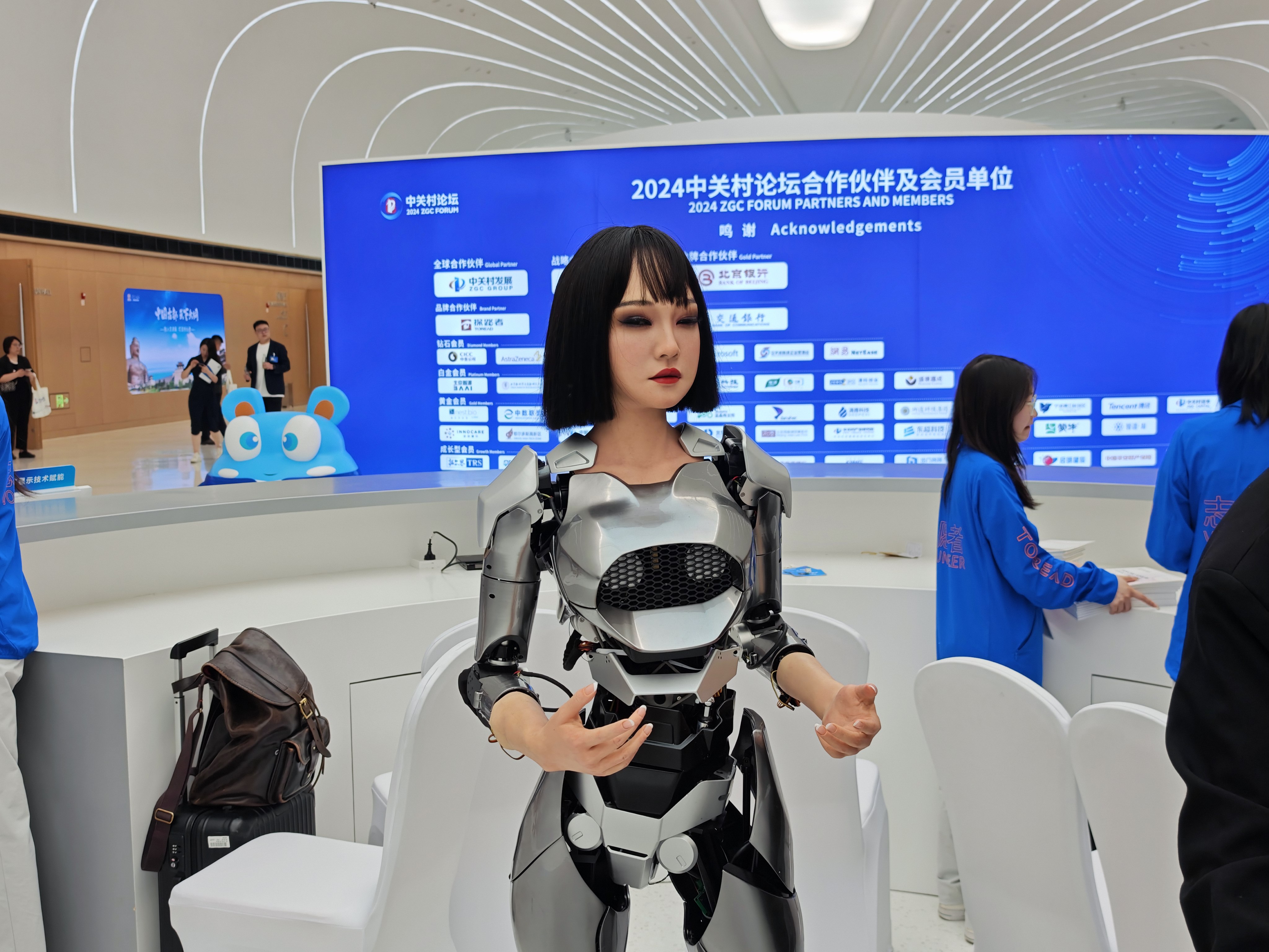 发力数据要素产业，北京海淀已经有1300余家 AI 大模型与芯片企业｜钛媒体AGI