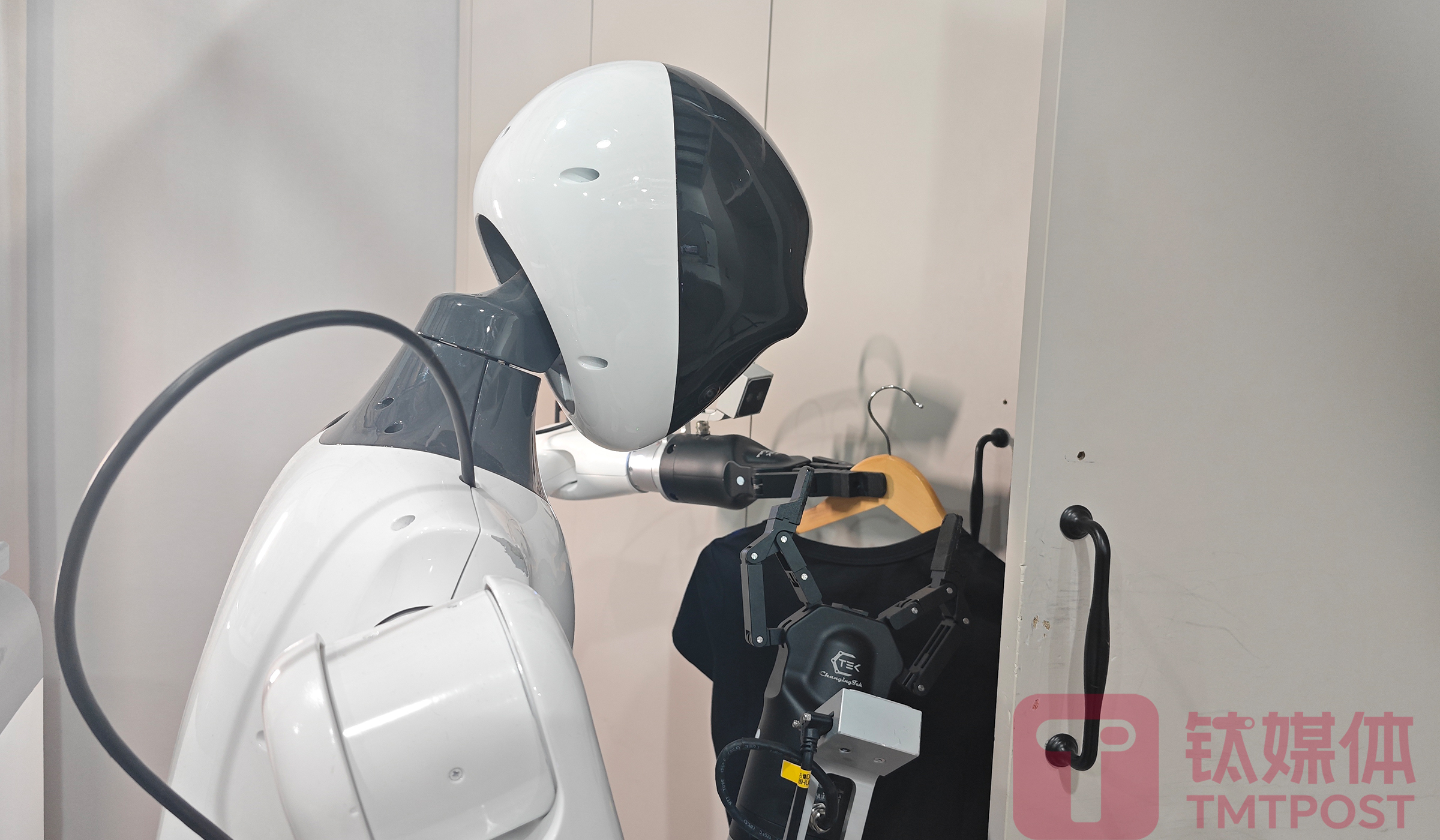 独家对话智元姚卯青：人形机器人走进家庭还需5年左右时间｜钛媒体AGI