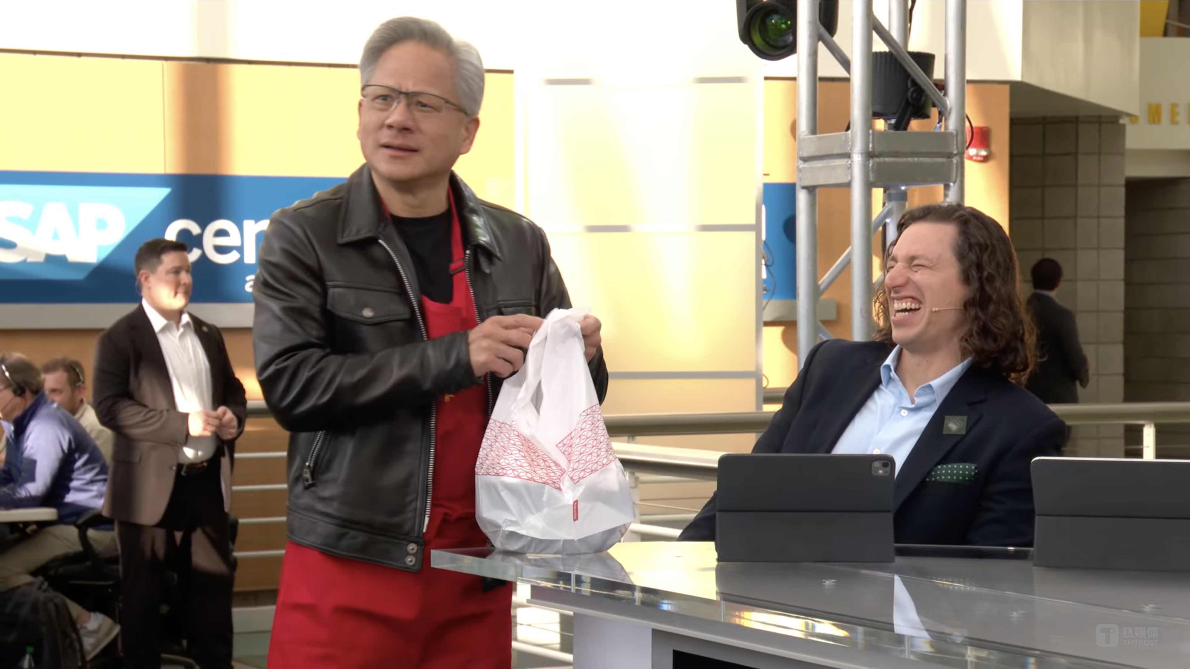 性能暴增150%的地表最强AI芯片发布，英伟达捍卫算力“霸主”｜钛媒体AGI