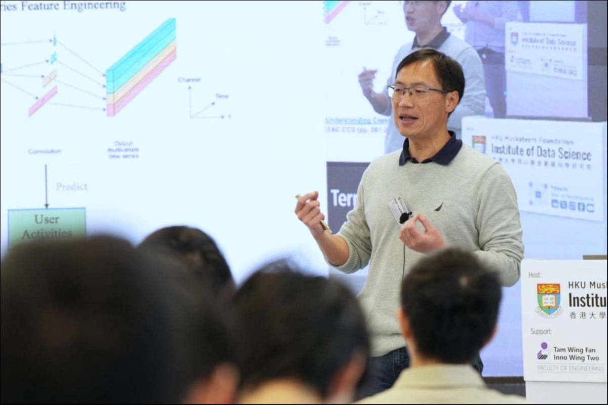 知名华裔教授住宅遭美国FBI突袭，学术界声讨特朗普，超1200名科学家要离开美国｜钛媒体AGI