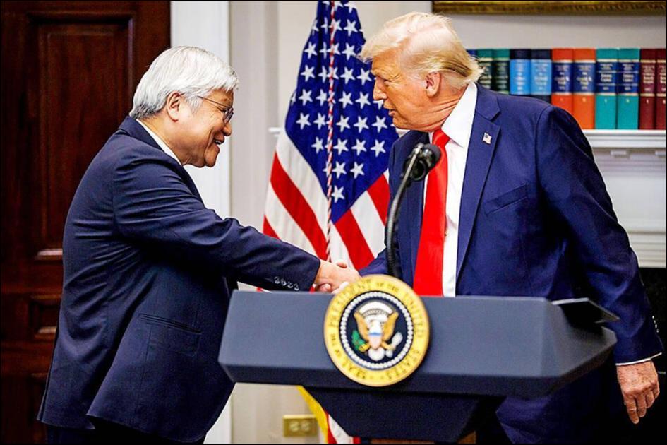 特朗普称或对中国加码50%关税，贸易战将“围剿”全球芯片巨头｜钛媒体AGI