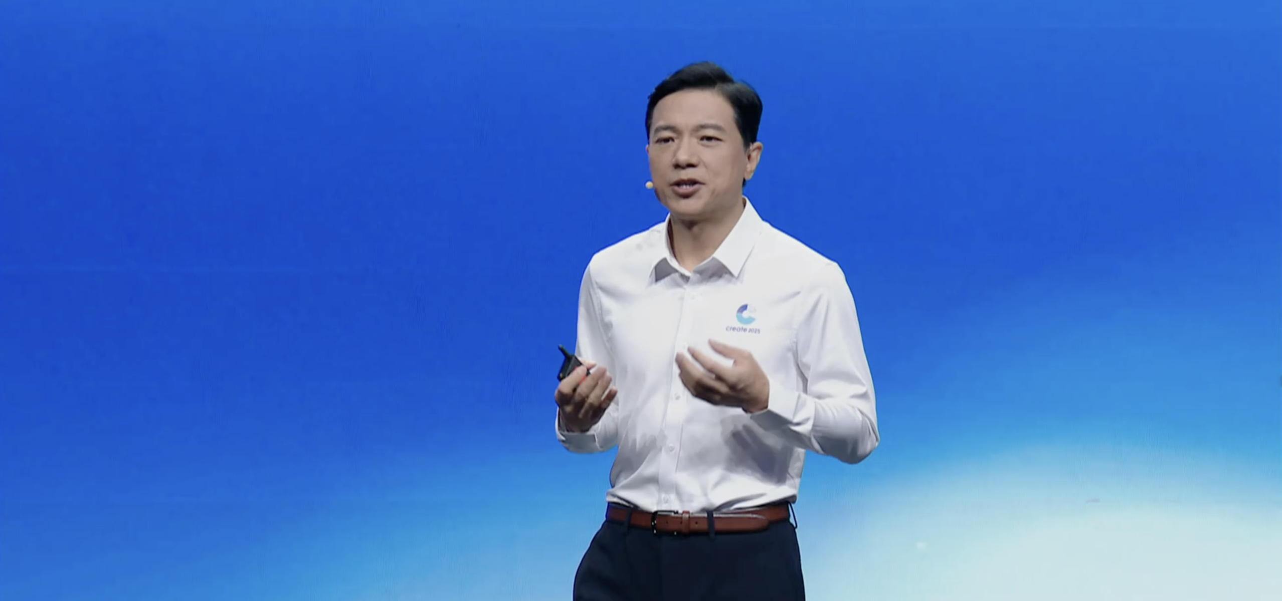 百度李彦宏：如果没有应用，DeepSeek等 AI 模型和芯片都没有价值｜钛媒体AGI