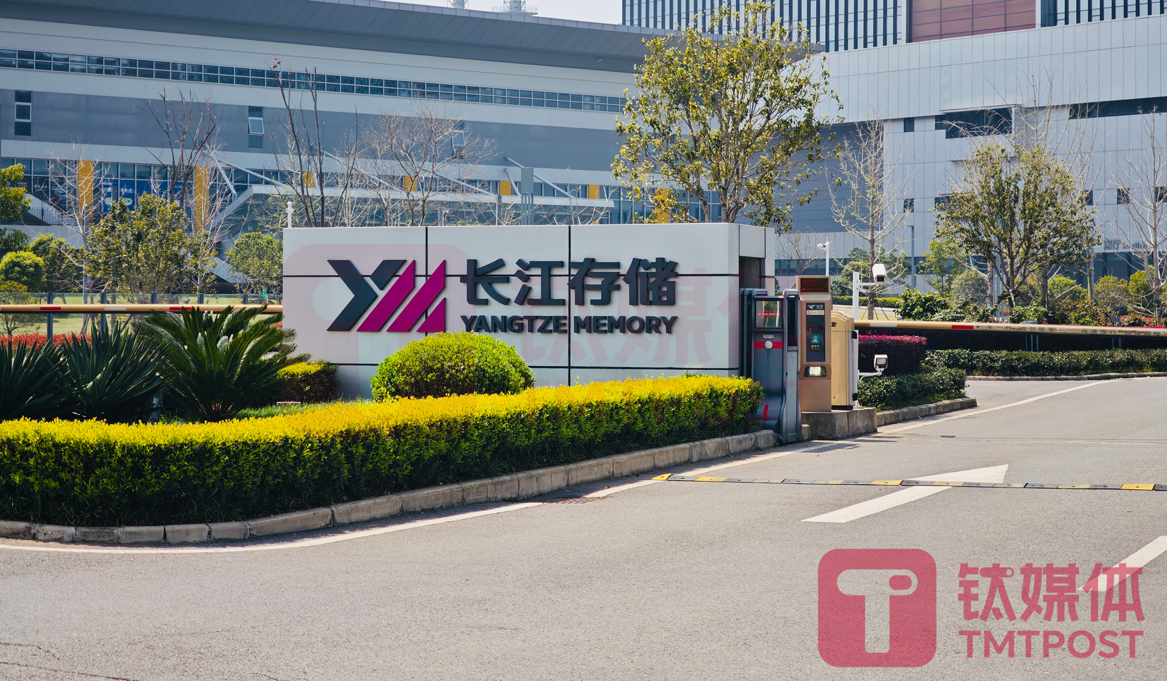 长江存储母公司获94亿增资：“六个核桃”控股公司出16亿元，总估值超千亿｜硅基世界