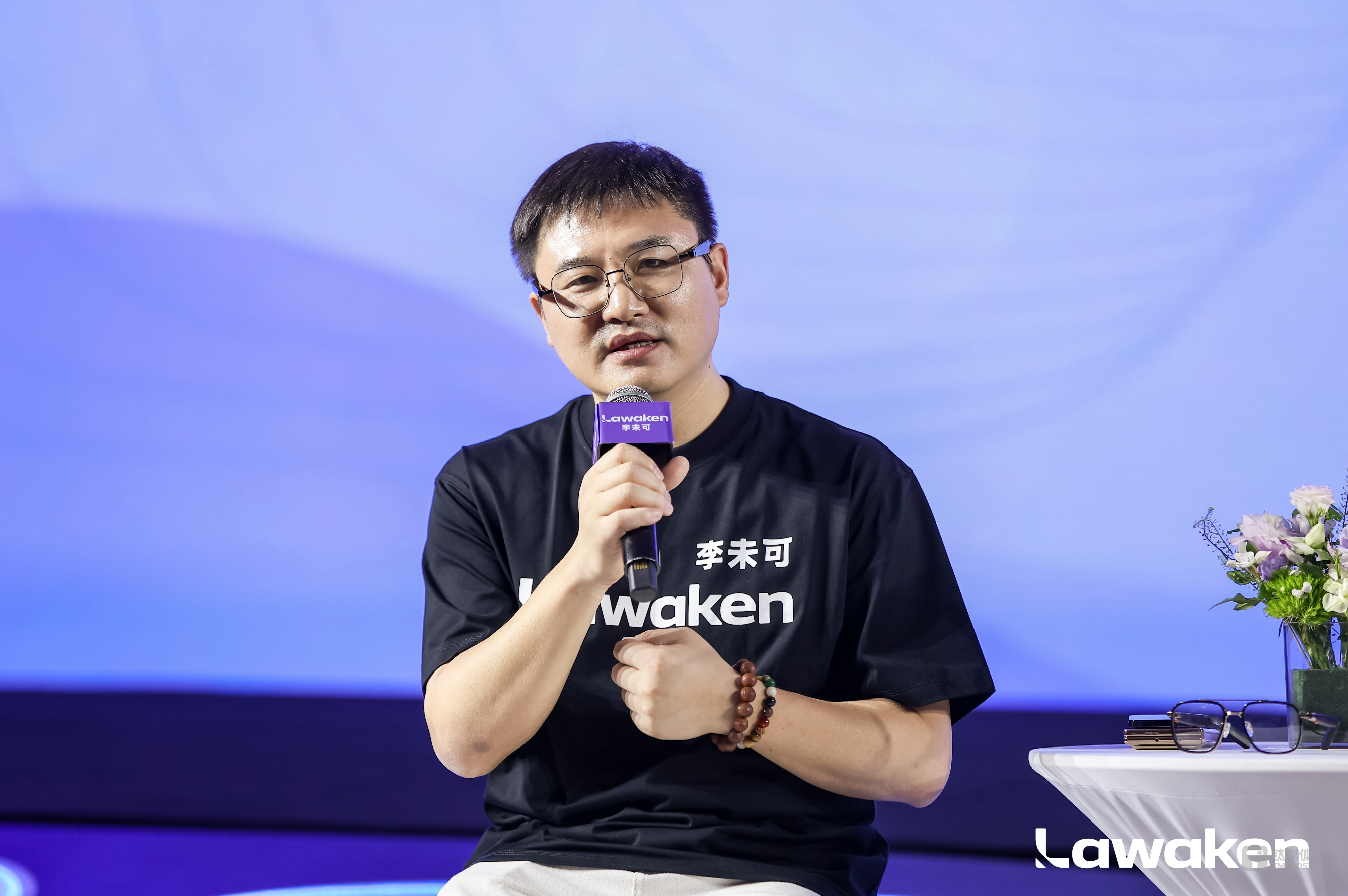 对话李未可创始人茹忆：40克，AI眼镜的及格线