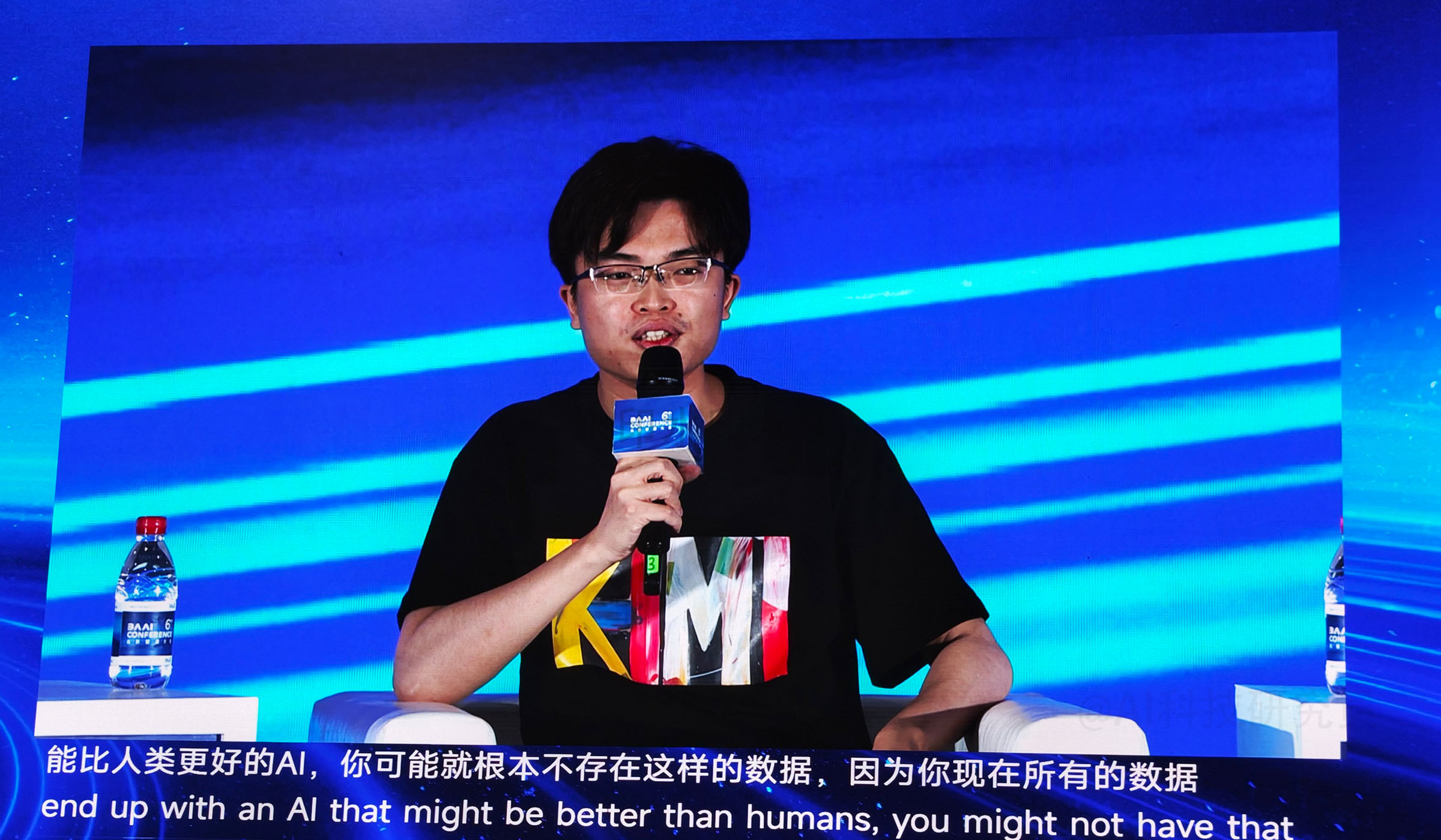 杨植麟和闫俊杰首次“撞车”，MiniMax视频模型价格一年超万元