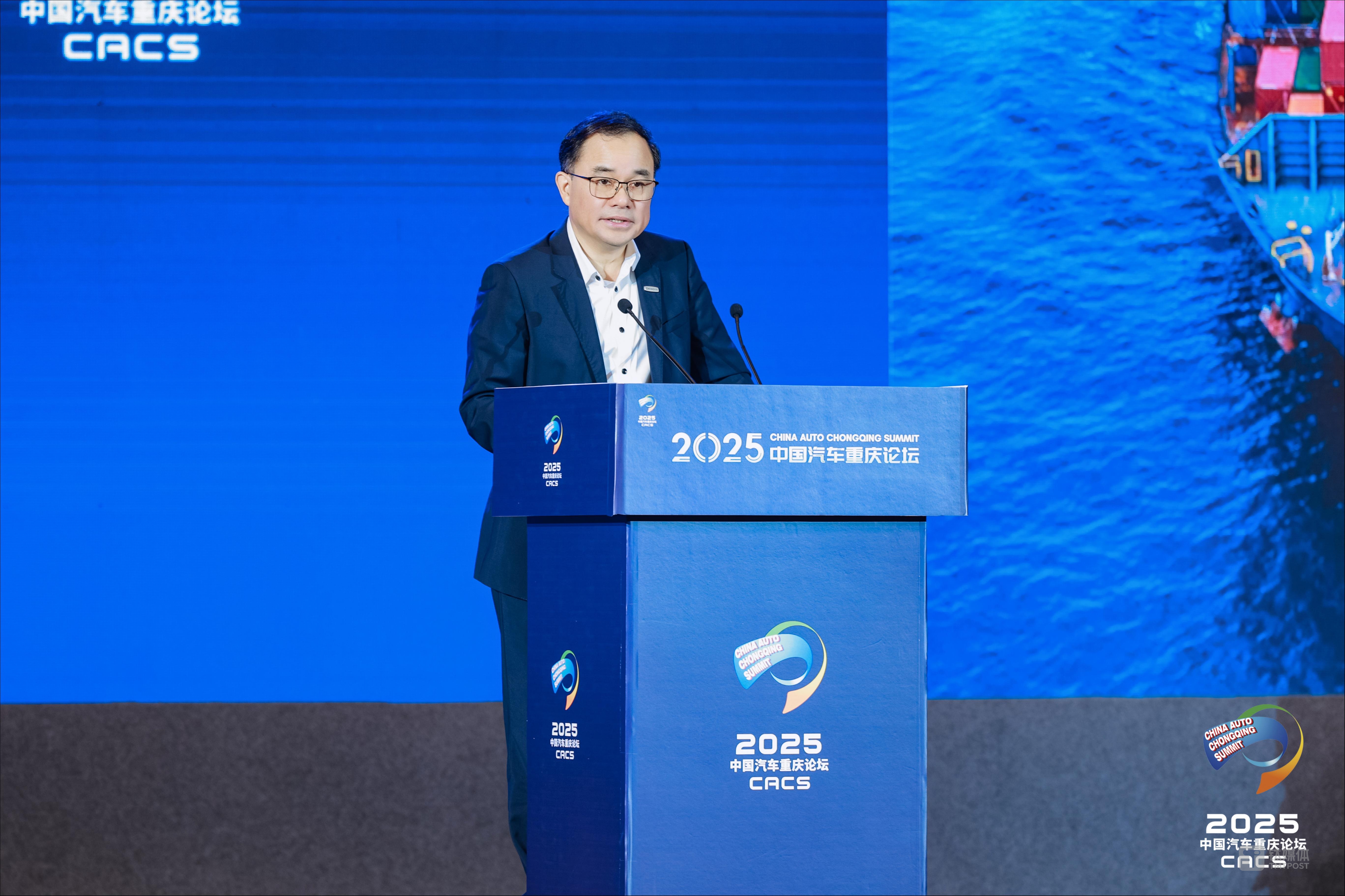 长安汽车董事长、党委书记朱华荣