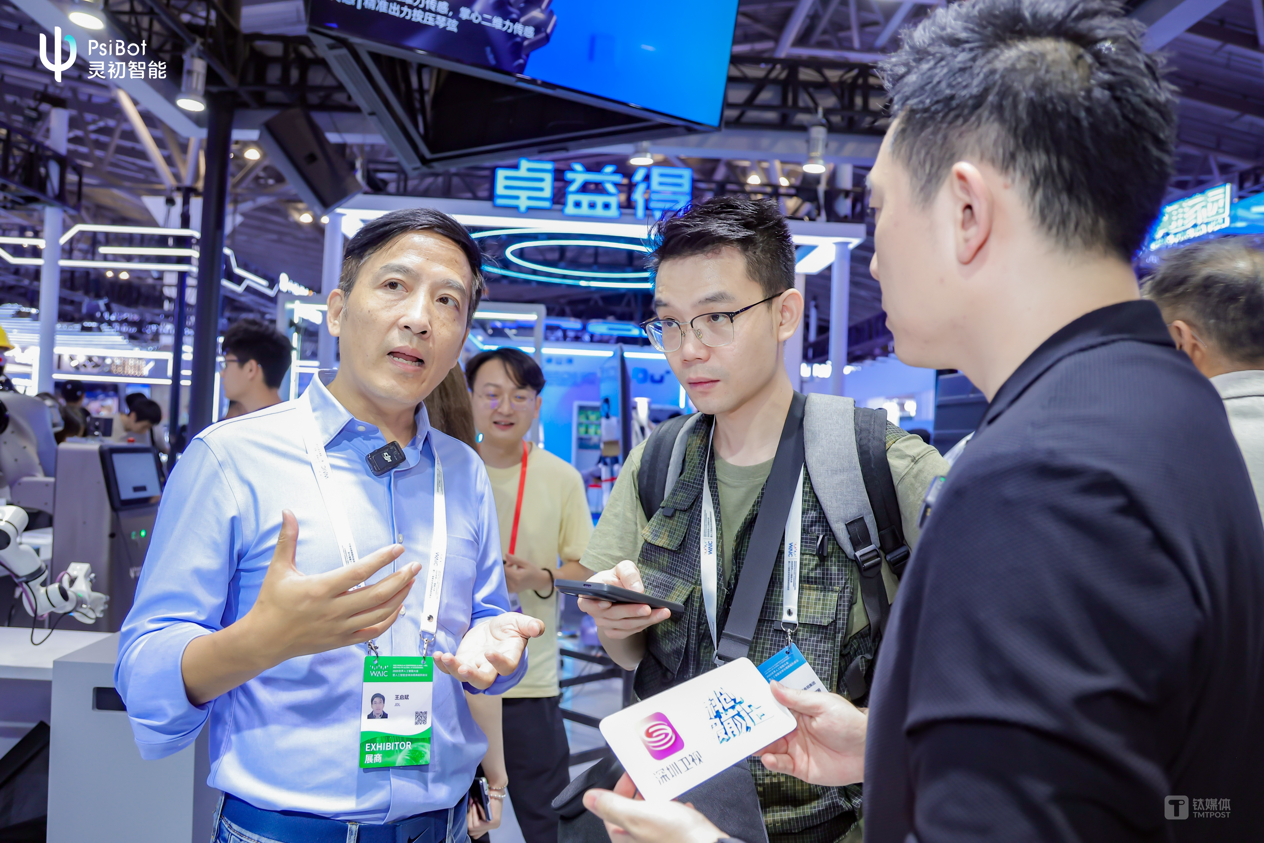 从麻将博弈到智能配送！灵初智能WAIC 2025展示具身智能长程、灵巧多场景应用