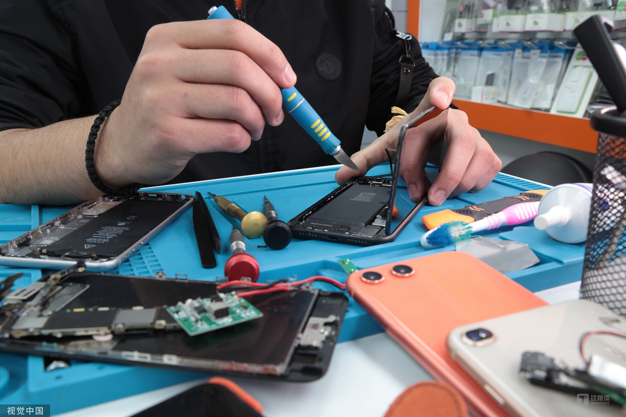 无序的手机翻新市场，为了10倍利润越线「淘金」 | 钛媒体·封面