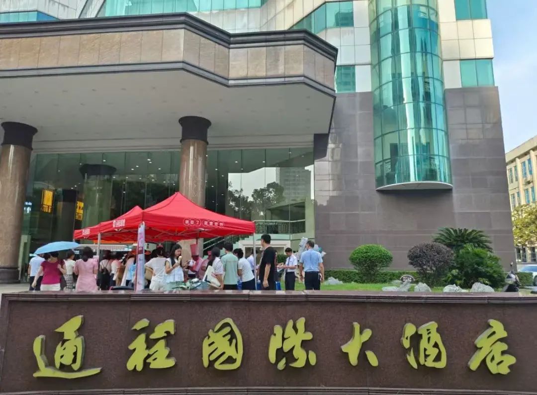 越开越多餐厅，正在抛弃包间