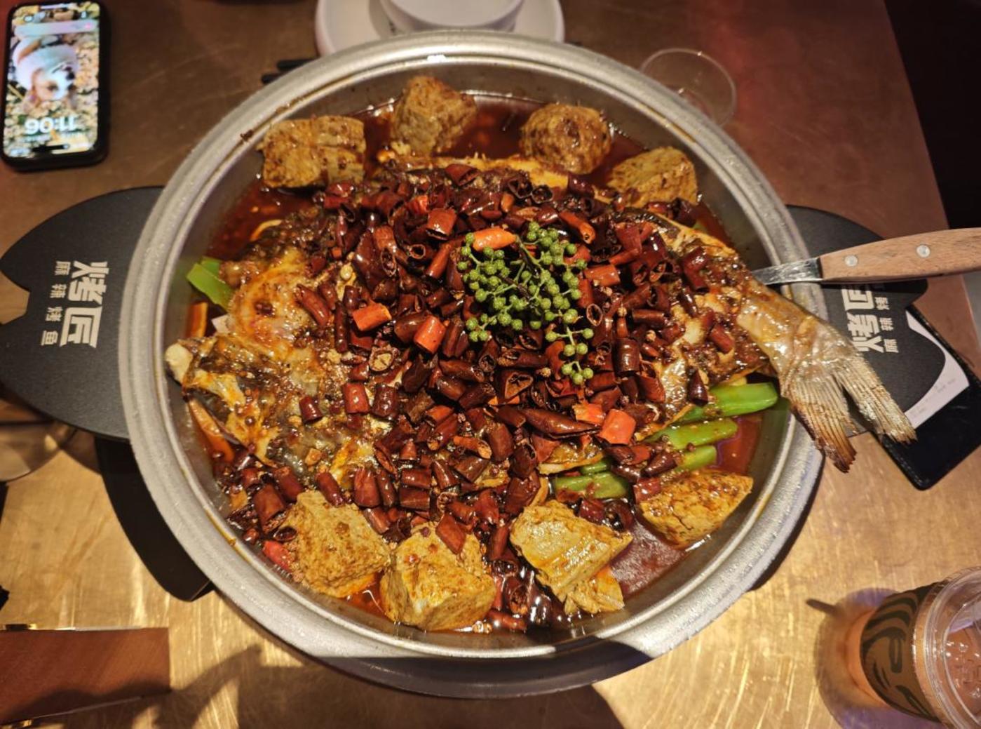 人均100元,新晋餐饮排队“四大天王”挤占商场