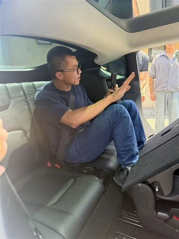 还没等来「Model Y 杀手」，特斯拉就掀桌子了