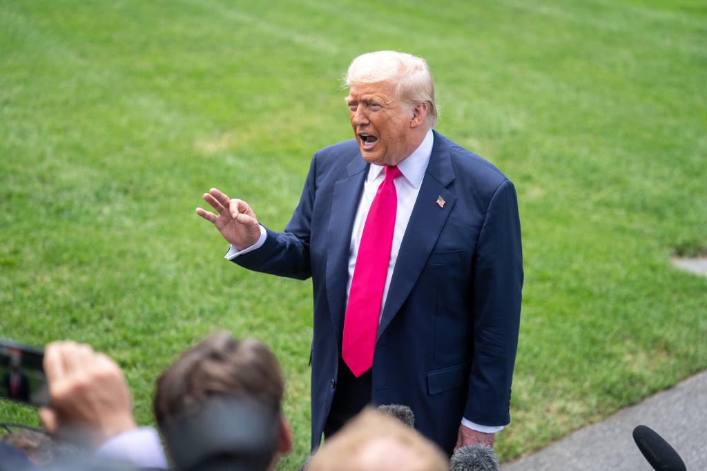 Trump Threatens India with 25% Tariffs as New Delhi Said to Seek Broader Deal Past Aug. 1 Deadline