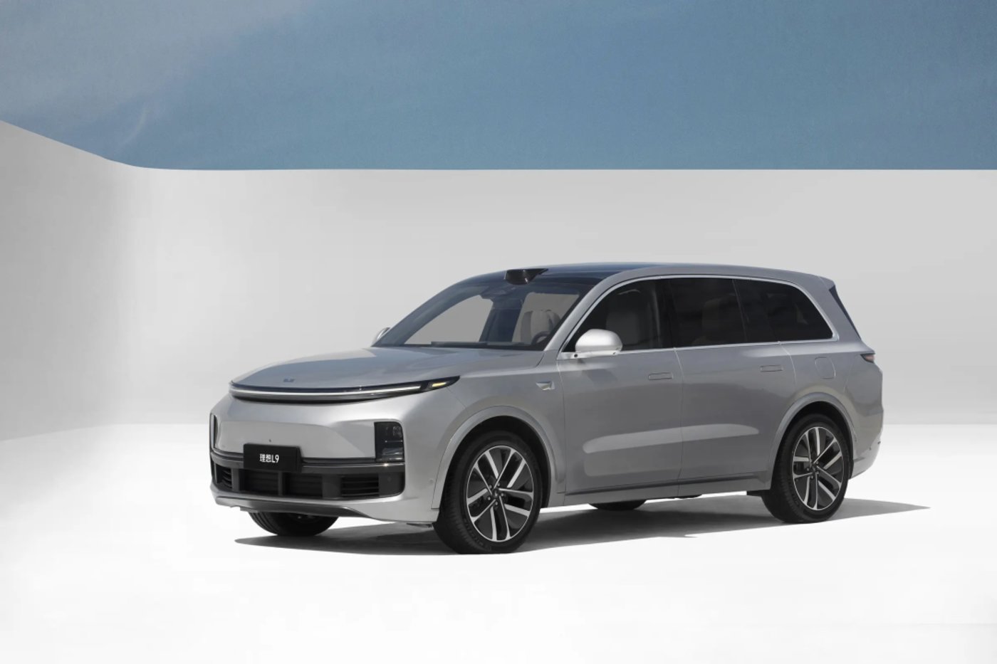 还没等来「Model Y 杀手」,特斯拉就掀桌子了