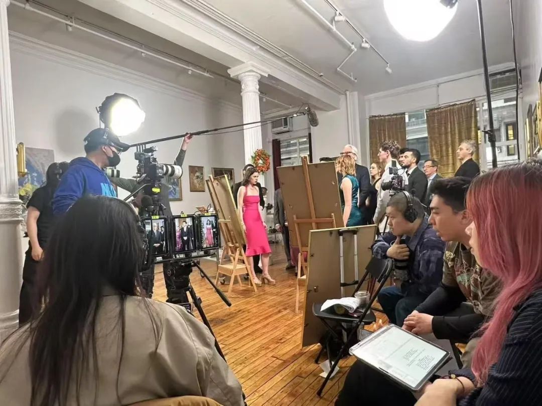 北美短剧：假新闻、热钱和一比一复刻