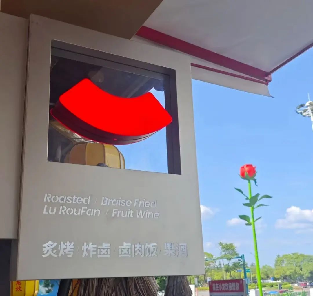 卤味巨头，集体下场“开餐饮店”
