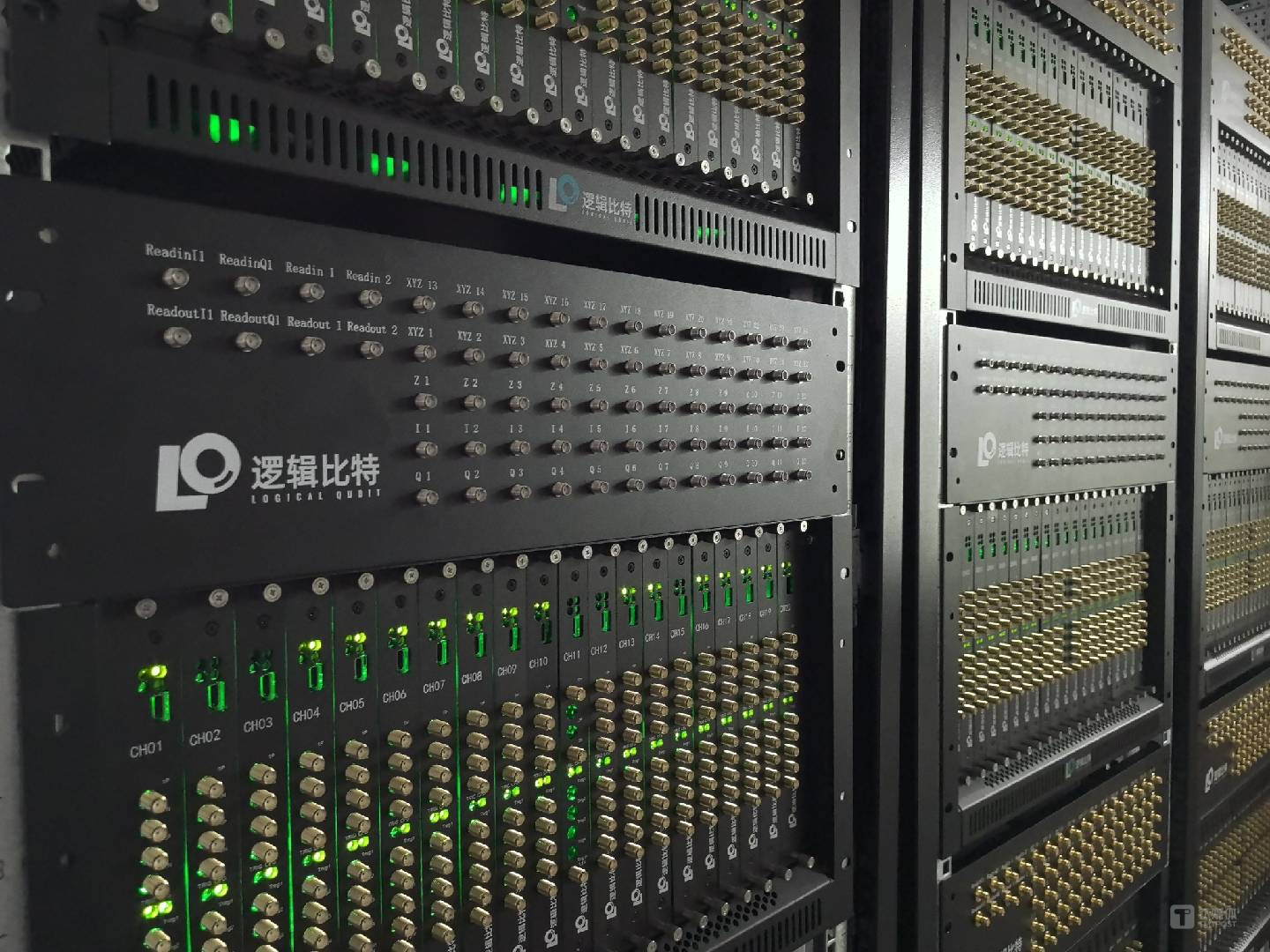 逻辑比特科技团队在Nature发表论文，实现新型“热”拓扑边缘态