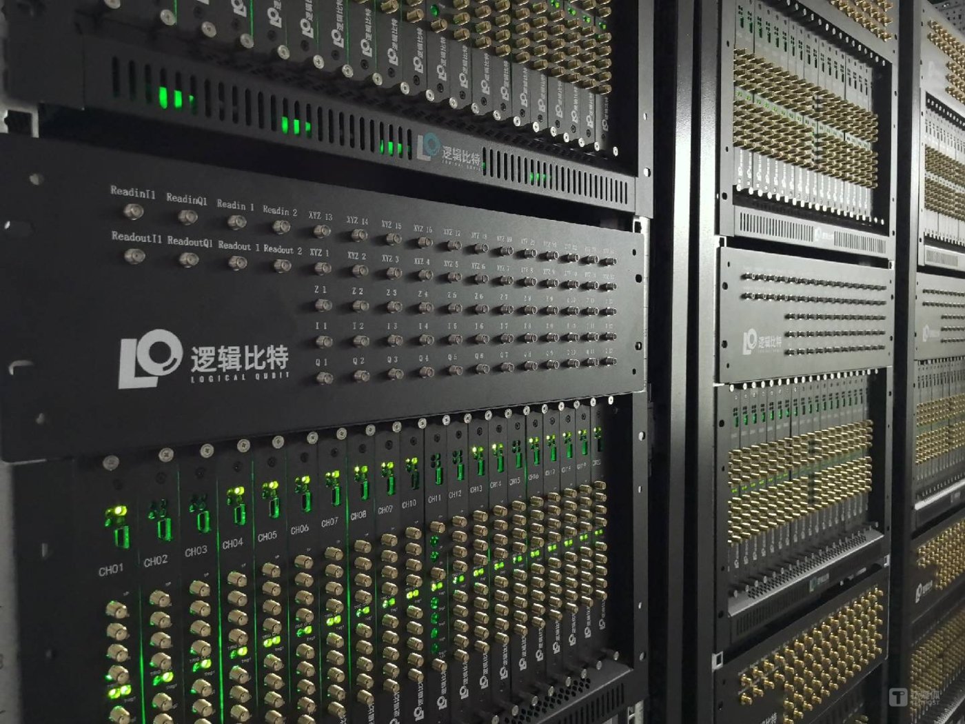 逻辑比特科技团队在Nature发表论文,实现新型“热”拓扑边缘态