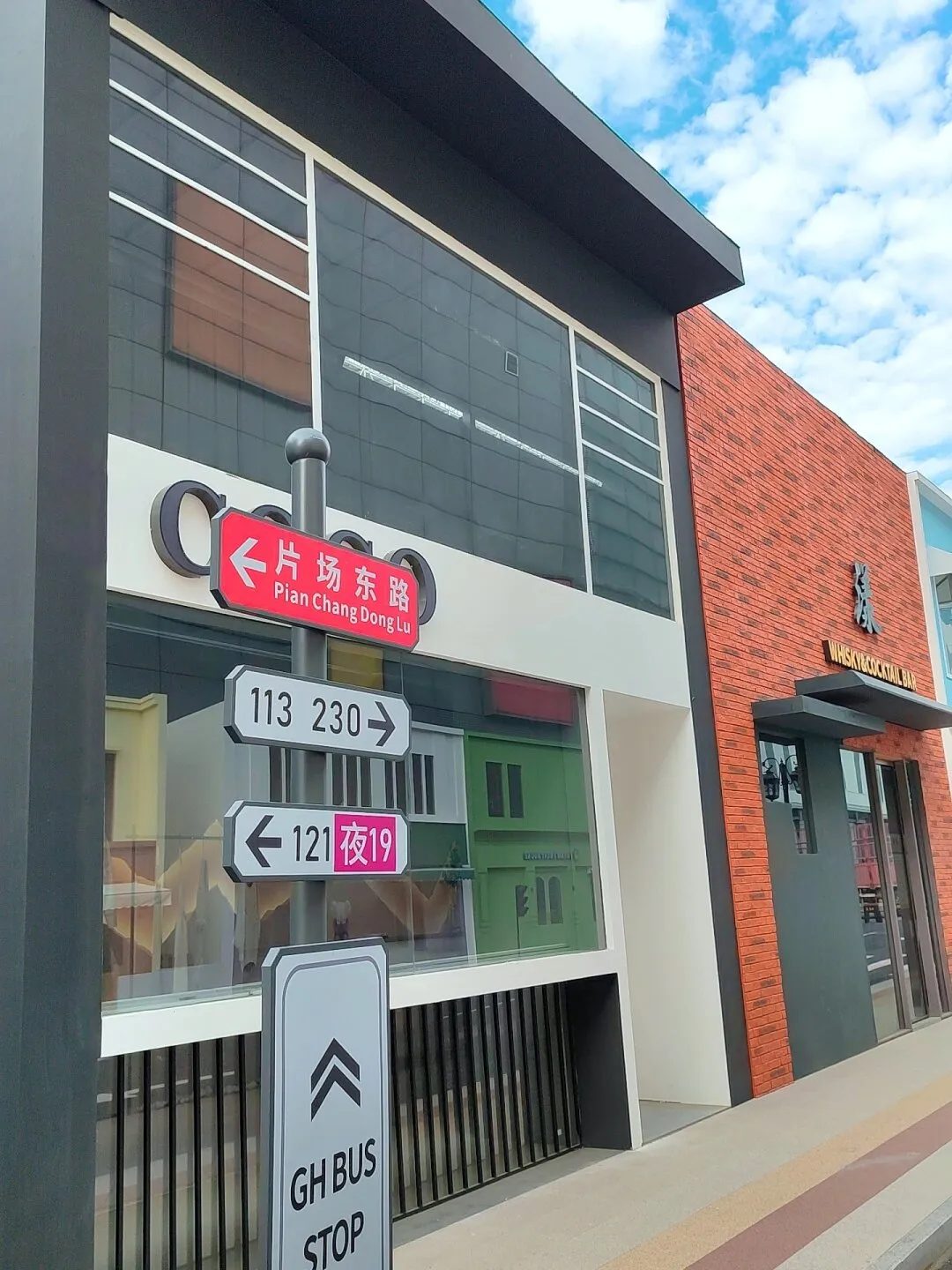 3个月挤780+剧组，食宿全免、帮组团队、投资短剧，拍摄基地有多卷？