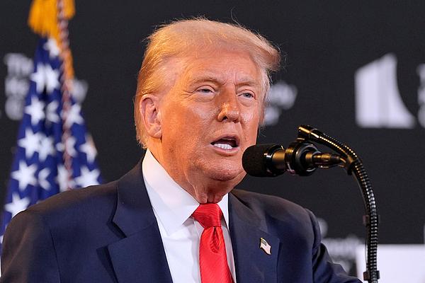 Trump Says He Will Unveil Semiconductor Tariffs Up to 300% in Weeks, Followed by Steel Levies