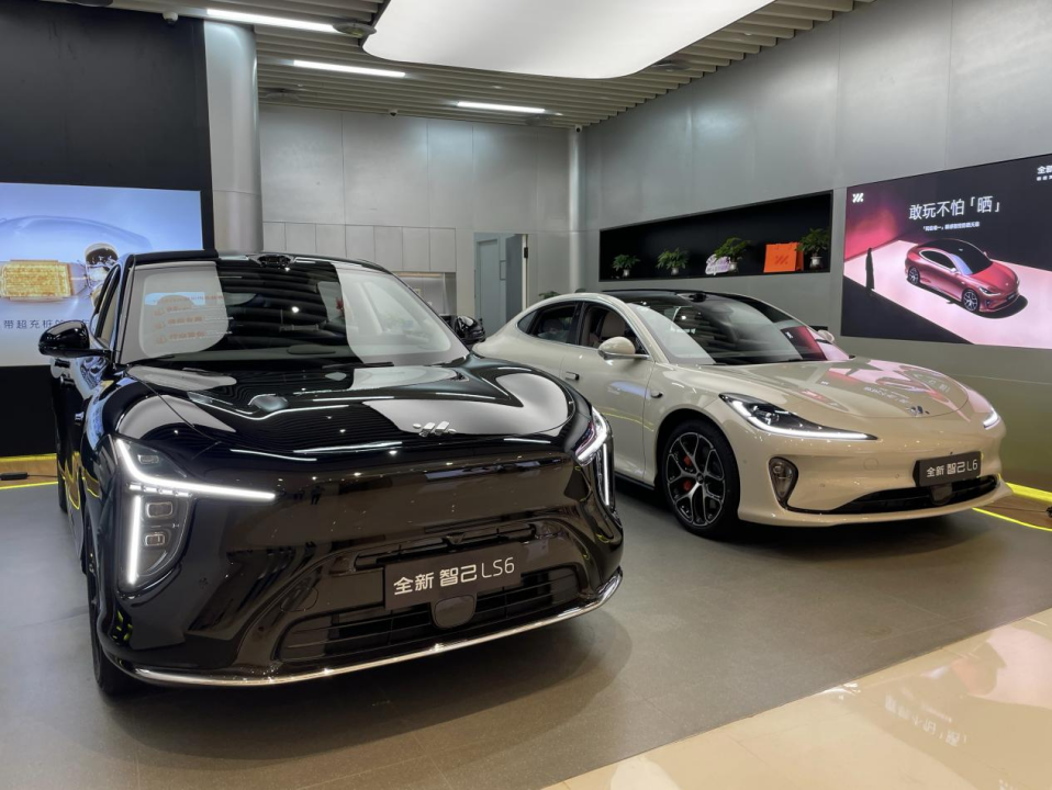 背上「大电池」，增程、插混要抢纯电的饭碗？