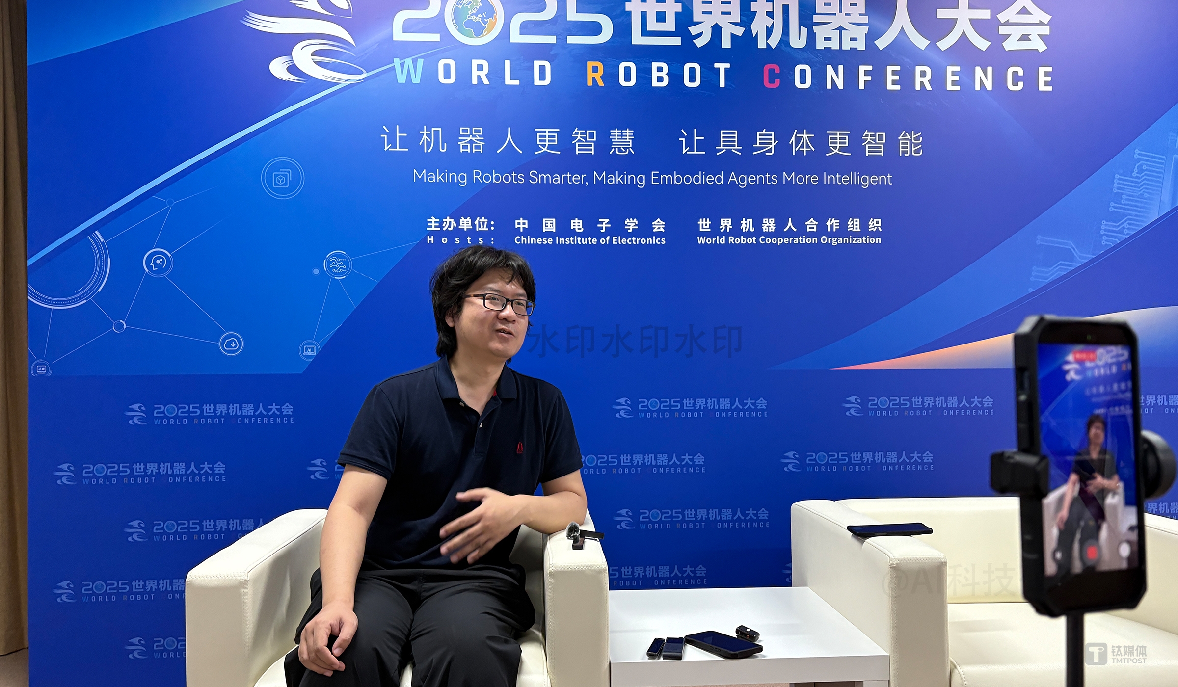 自变量机器人创始人兼CEO王潜（图片拍摄于世界机器人大会期间）