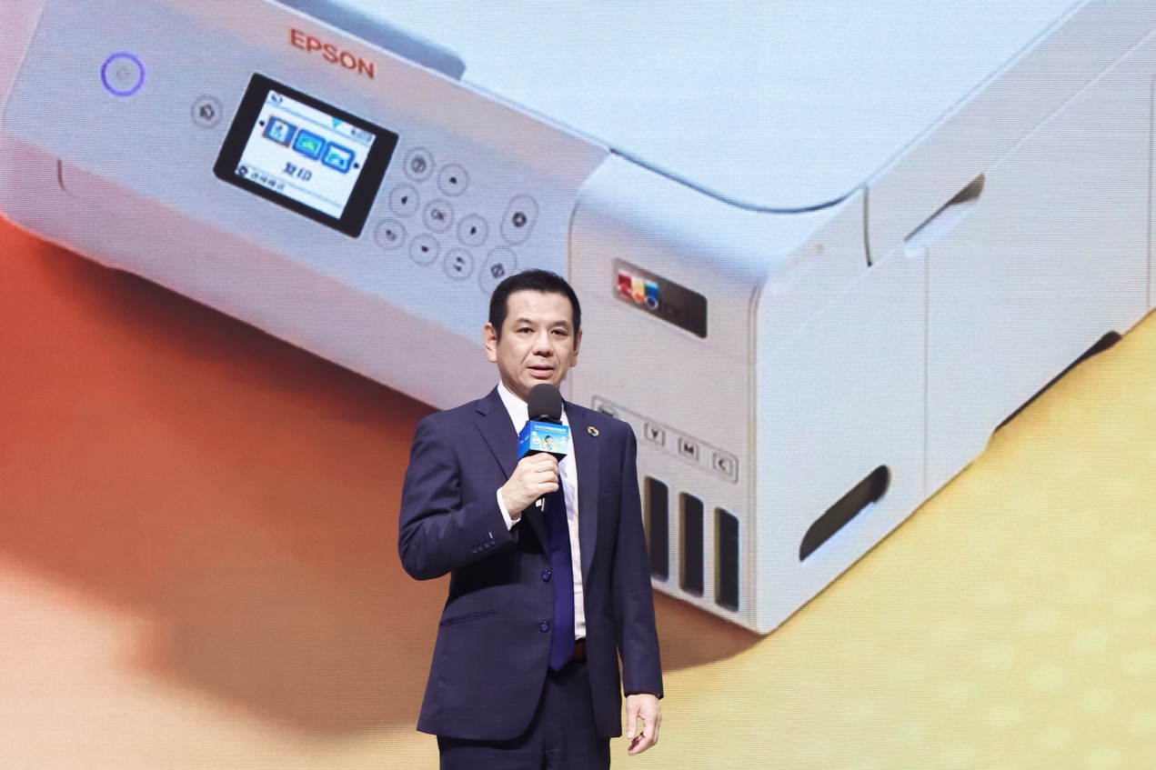 为了解放家长，爱普生推出了AI打印机，可自动批改作业｜科技前线