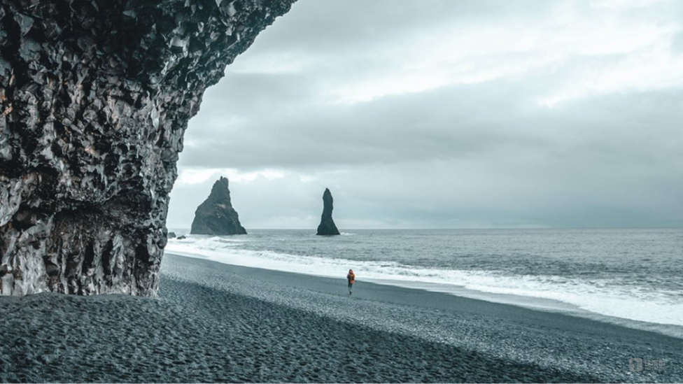 探路者19.3亿定增：稳健财务下的“补流”迷局与地产商的资本游戏 | 深度