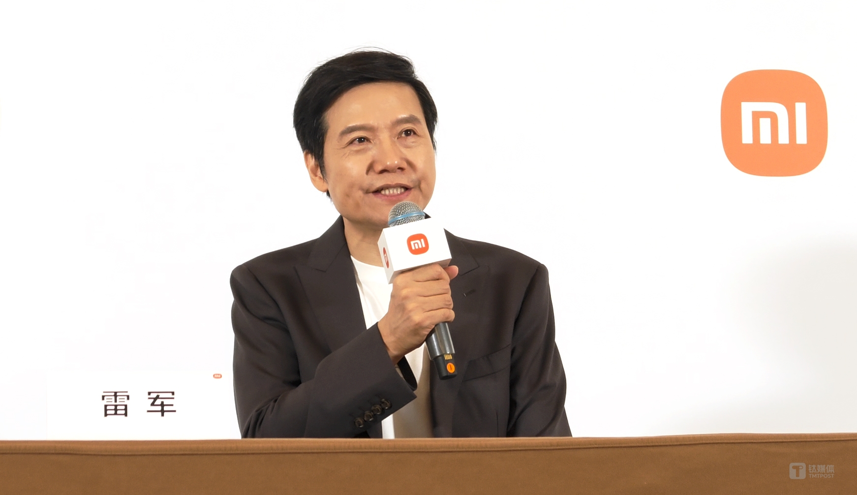 雷军：跟苹果竞争是漫长且痛苦的过程，时间越长小米越强大