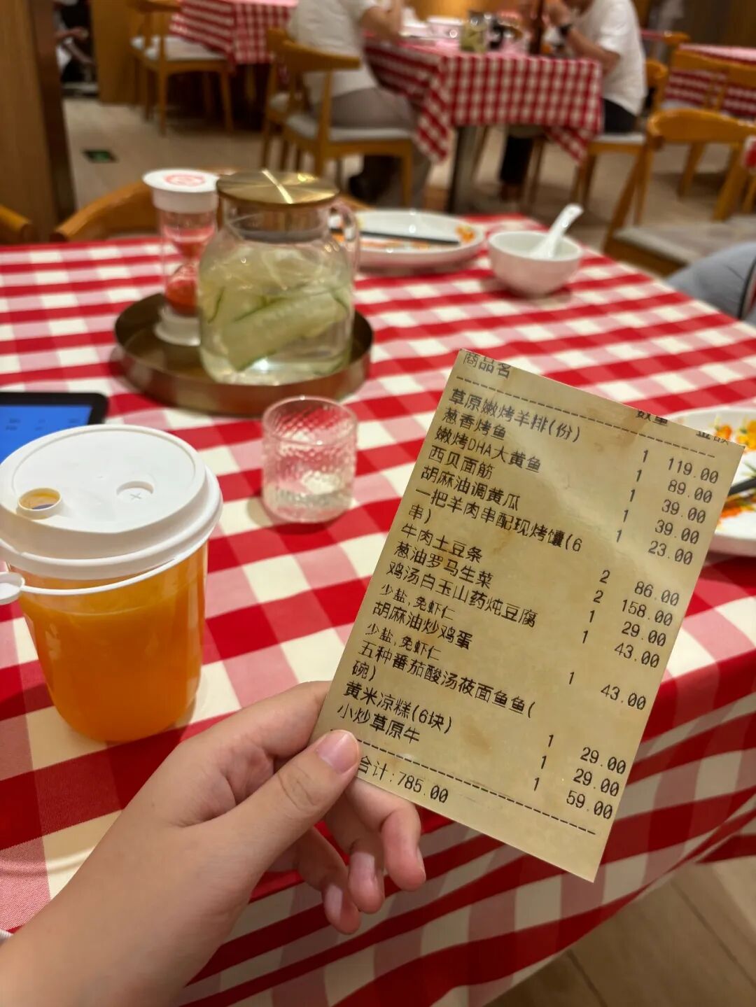 探访罗永浩事件后西贝后厨，员工：外卖订单骤降，收入几乎砍半