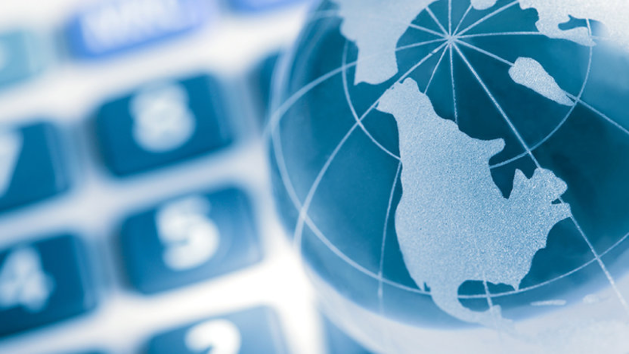 标普500期货在盘前交易中下跌；Essential Prop Realty Tr和Americold Realty Trust领跌。