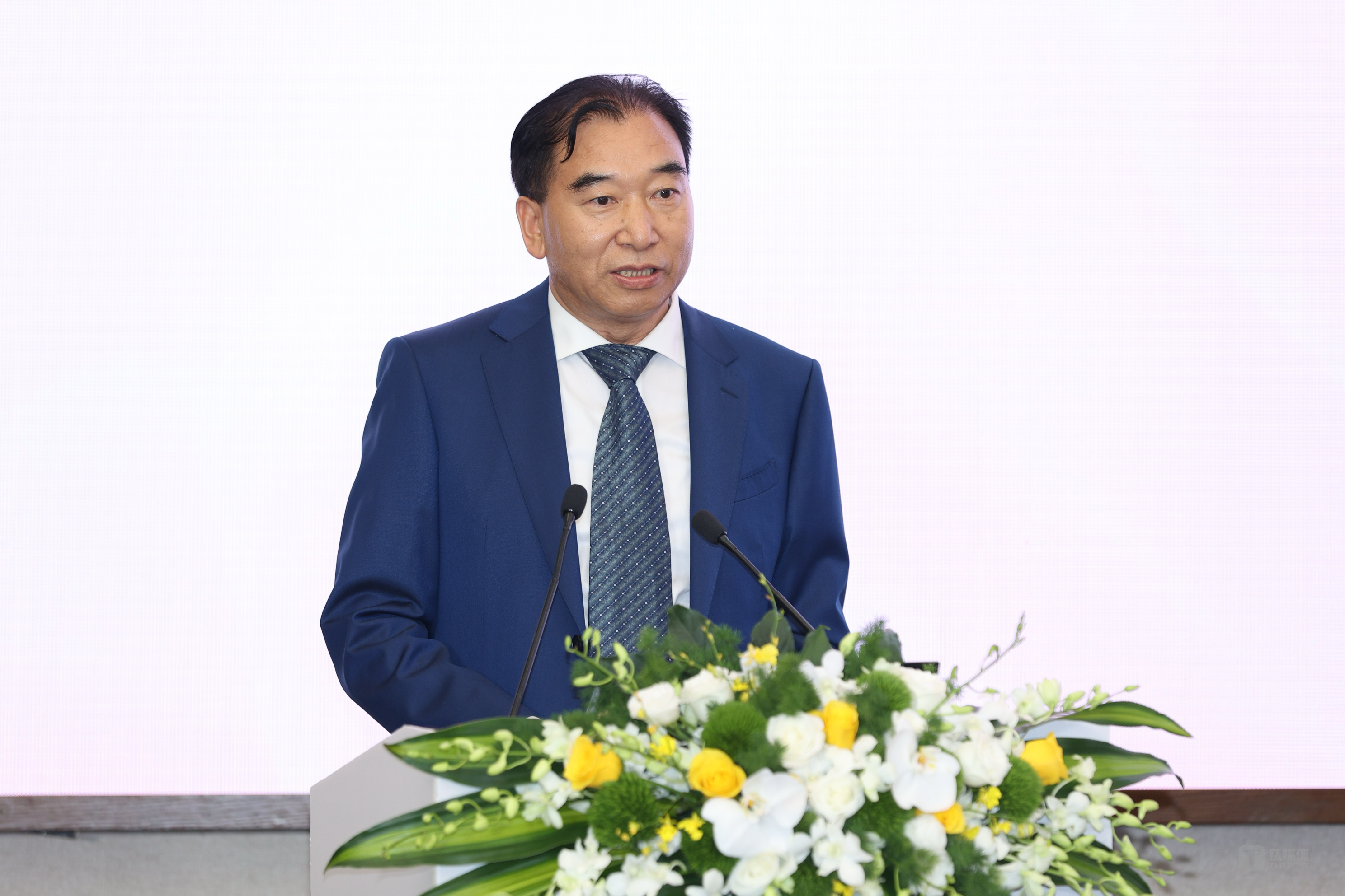 首钢集团党委副书记、董事、总经理邱银富致辞