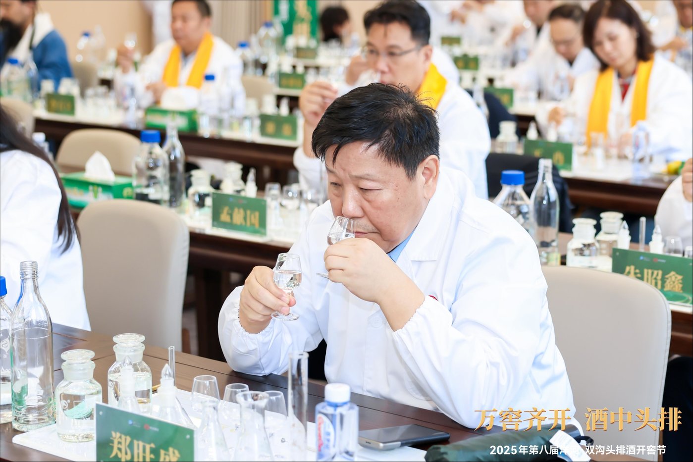 2025洋河·双沟开窖节盛大启幕!“苏轼”穿越现身吟诵《水调歌头·头排几时有》