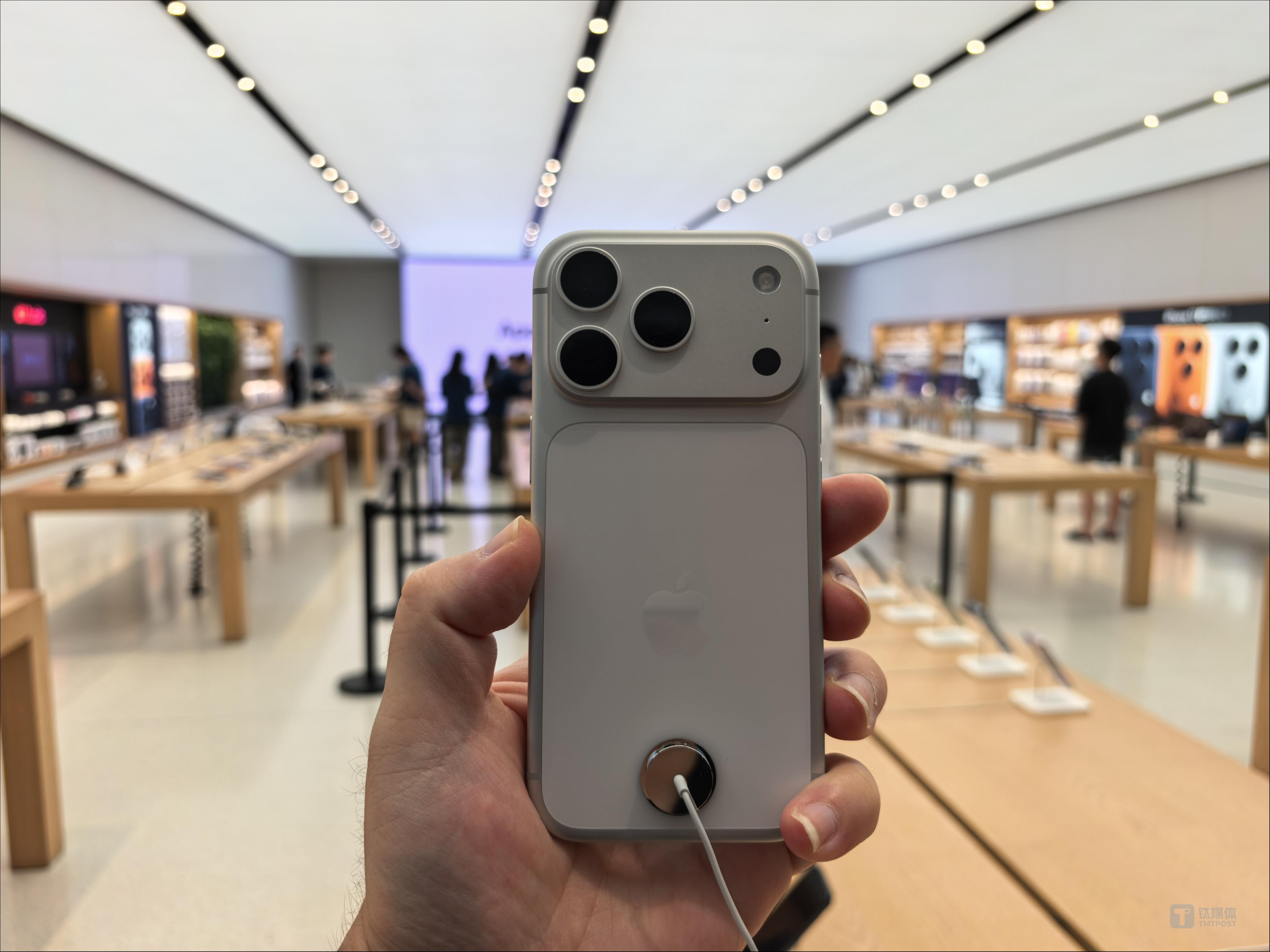 iPhone17 Pro Max，作者拍摄