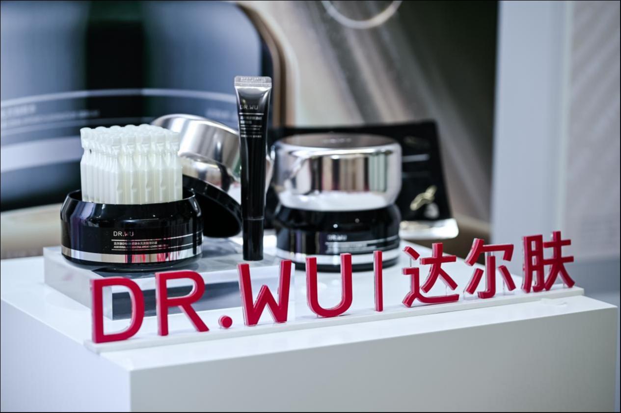 站上世界级科研舞台！逸仙集团发布中国首份美妆创新白皮书