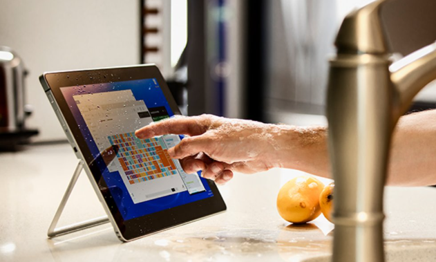 智慧屏显“新物种”：屏随人动，场景破圈