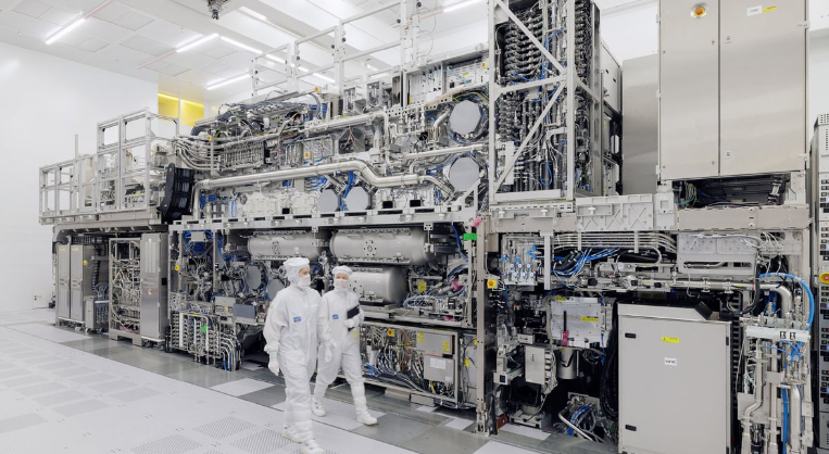 一本新书的猛料，让ASML陷入国际舆论漩涡，多次下场“对线”