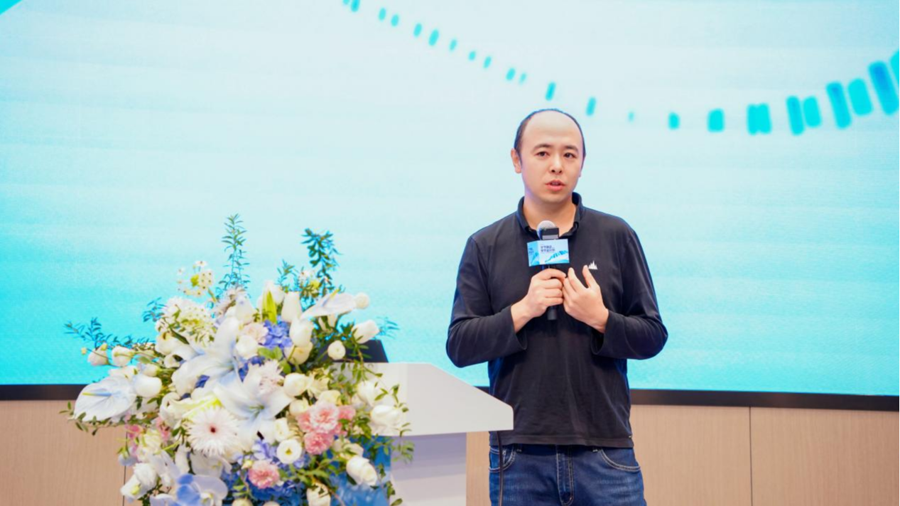 “曾错判大模型价值”，杨震原披露字节十年技术路径