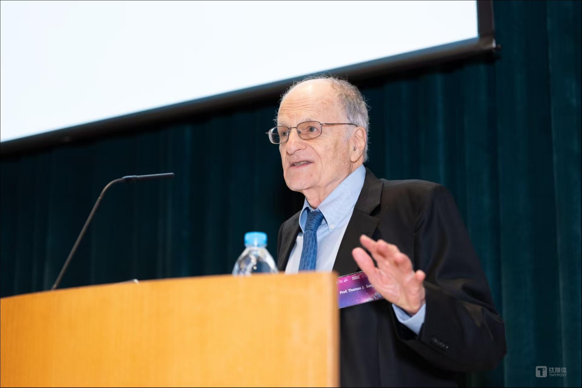 诺奖得主萨金特港大最新演讲：AI的突破本质上是经济学的数百年进化（万字实录）