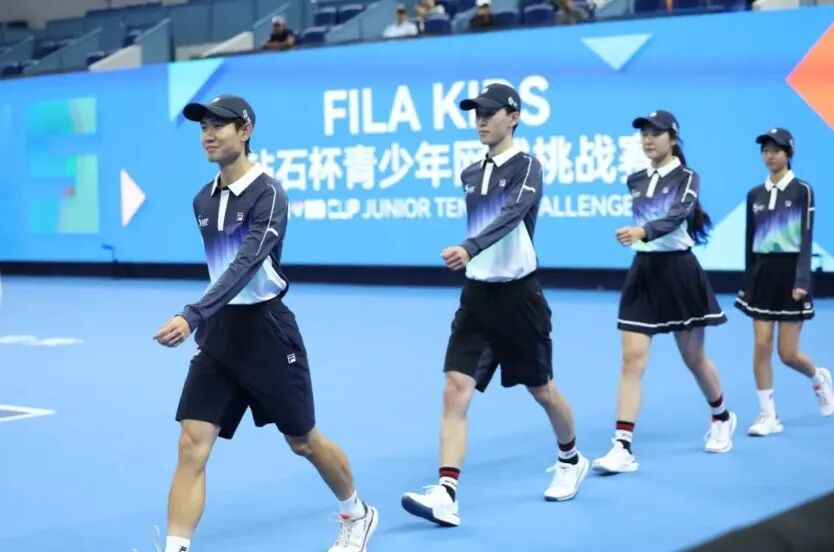 高价位，大营销：儿童运动鞋服「打开局面」