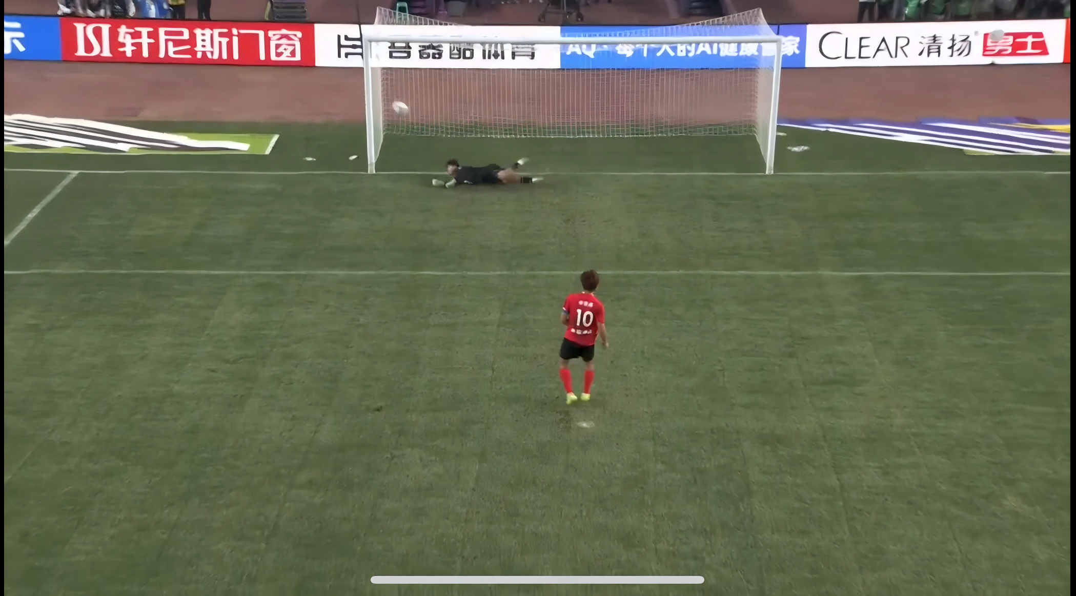 苏超的世界：教你先爱上足球，再爱这座城 | 情绪消费观察