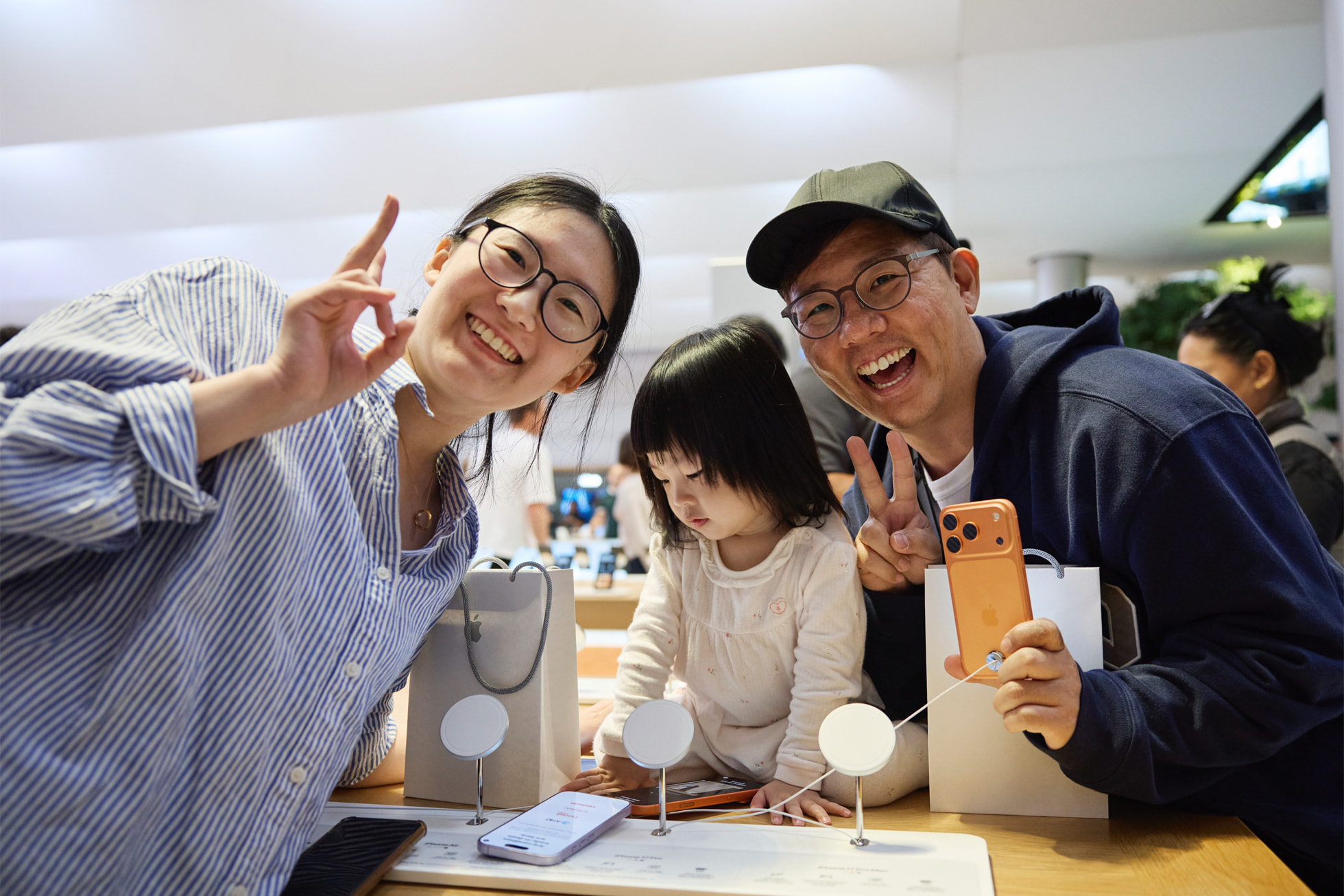 Apple to First Reclaim World's Top Smartphone Maker in More than a Decade, Research Firm